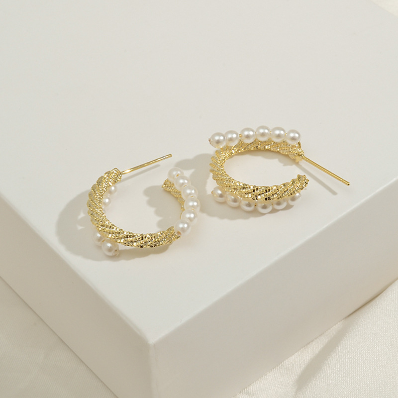 French retro double-layer broken gold bead C-ring ear rings, a high-end female style with golden texture and elegant style