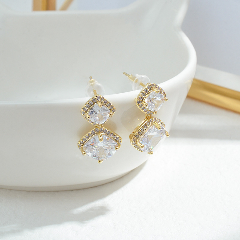 The light luxury style double-layer pendant sugar stud earrings shine with exquisite elegance and are versatile details Picture