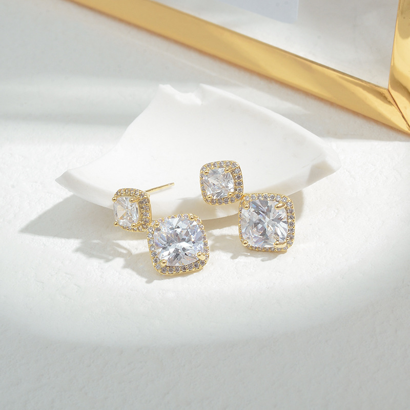 The light luxury style double-layer pendant sugar stud earrings shine with exquisite elegance and are versatile