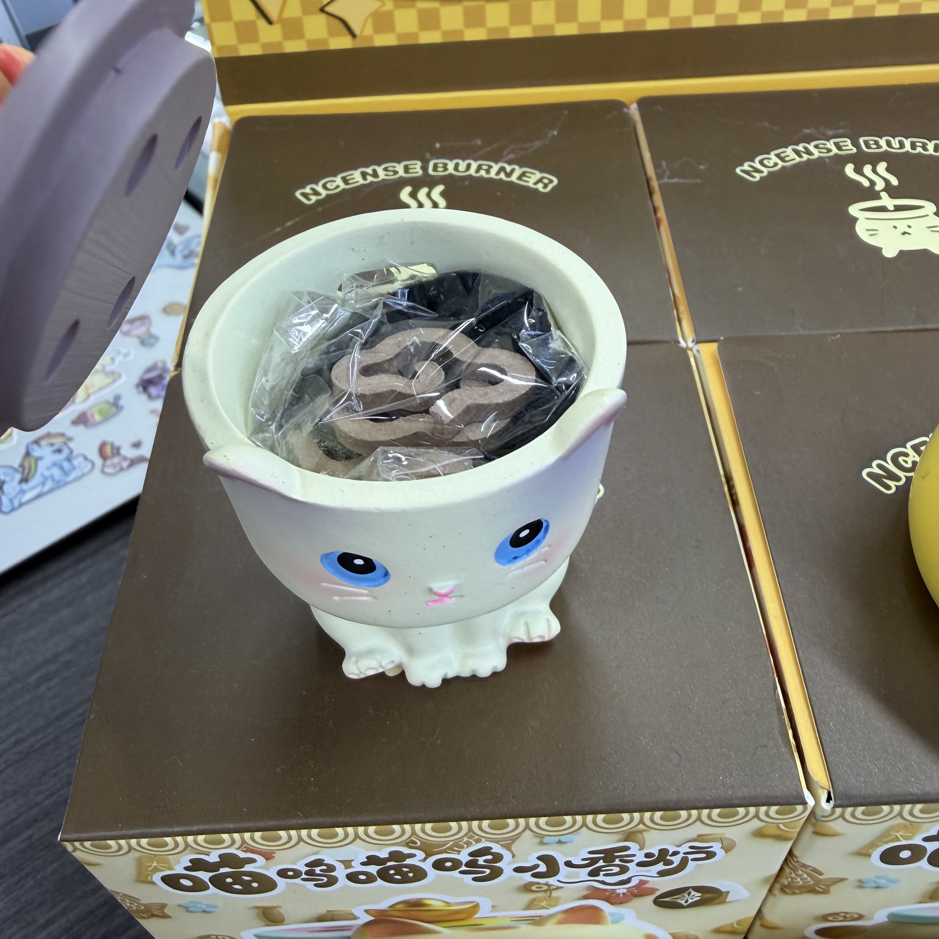 Cat-shaped ceramic incense holder and incense burner blind box set, simple and fashionable home decoration items Specification image