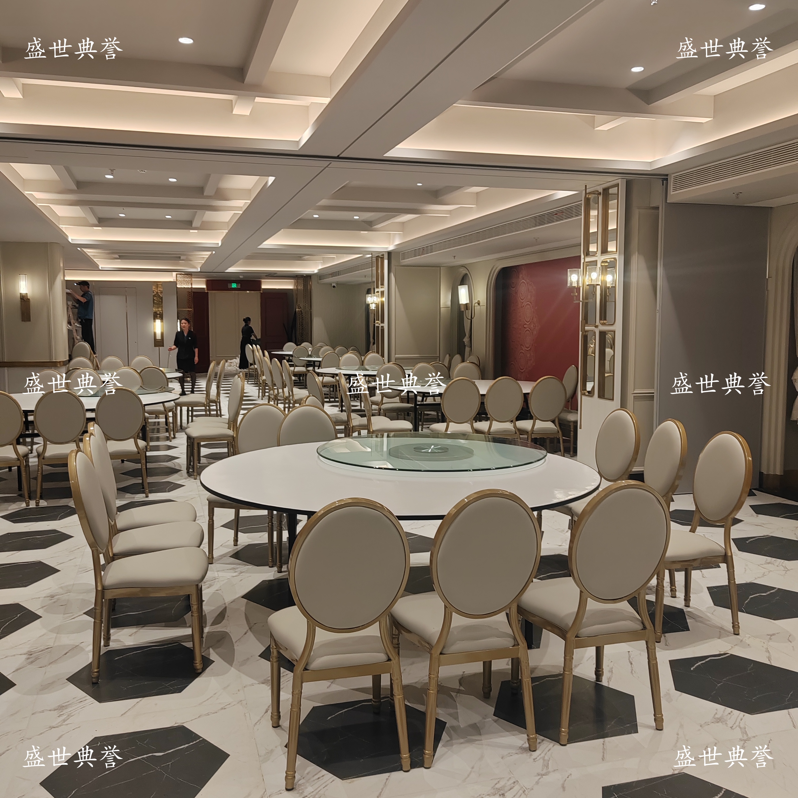 Jinzhou International Banquet Center Theme wedding dining tables and chairs, hotel wedding banquet folding dining chairs, foreign trade wedding sun chairs Application Scenario