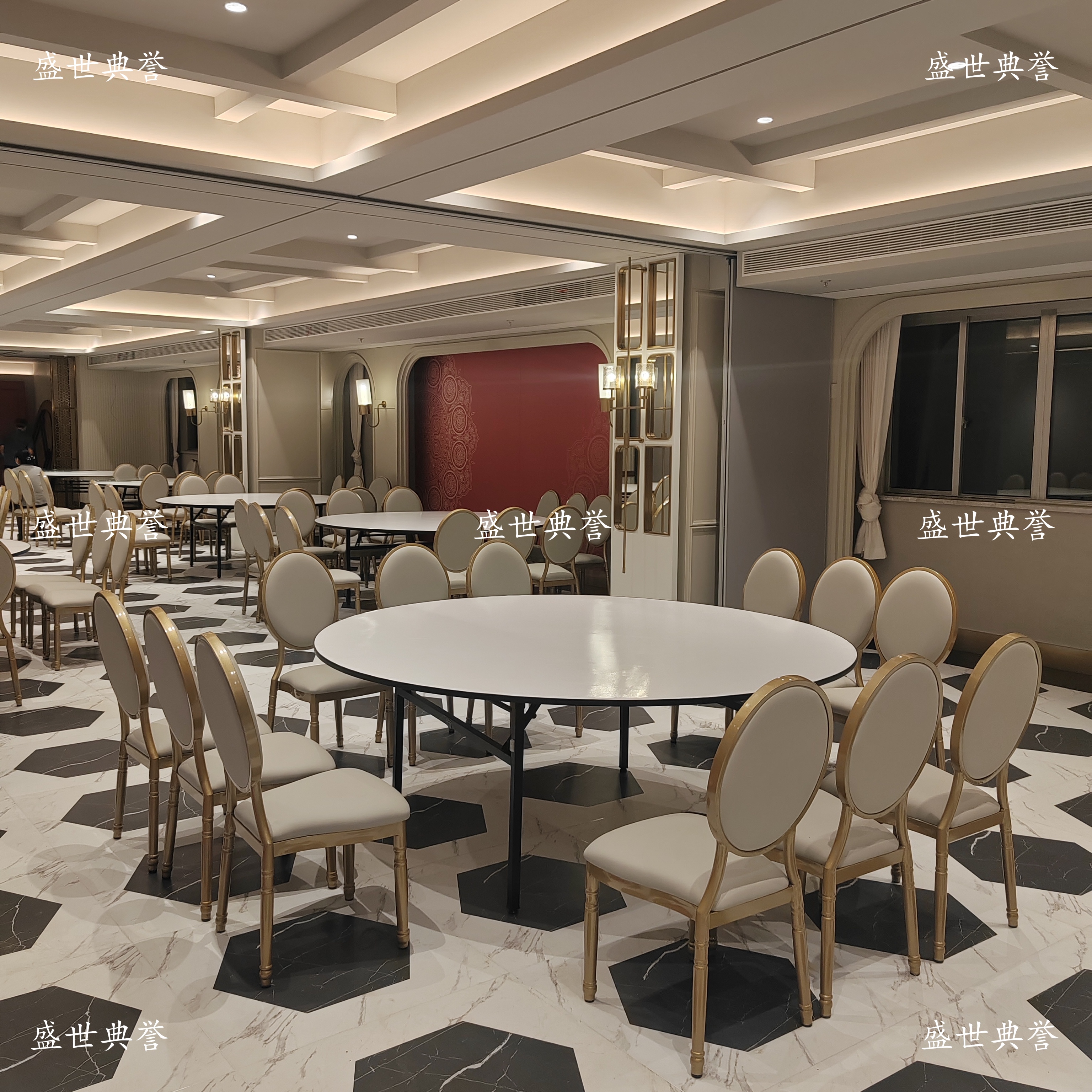 Jinzhou International Banquet Center Theme wedding dining tables and chairs, hotel wedding banquet folding dining chairs, foreign trade wedding sun chairs Item Picture