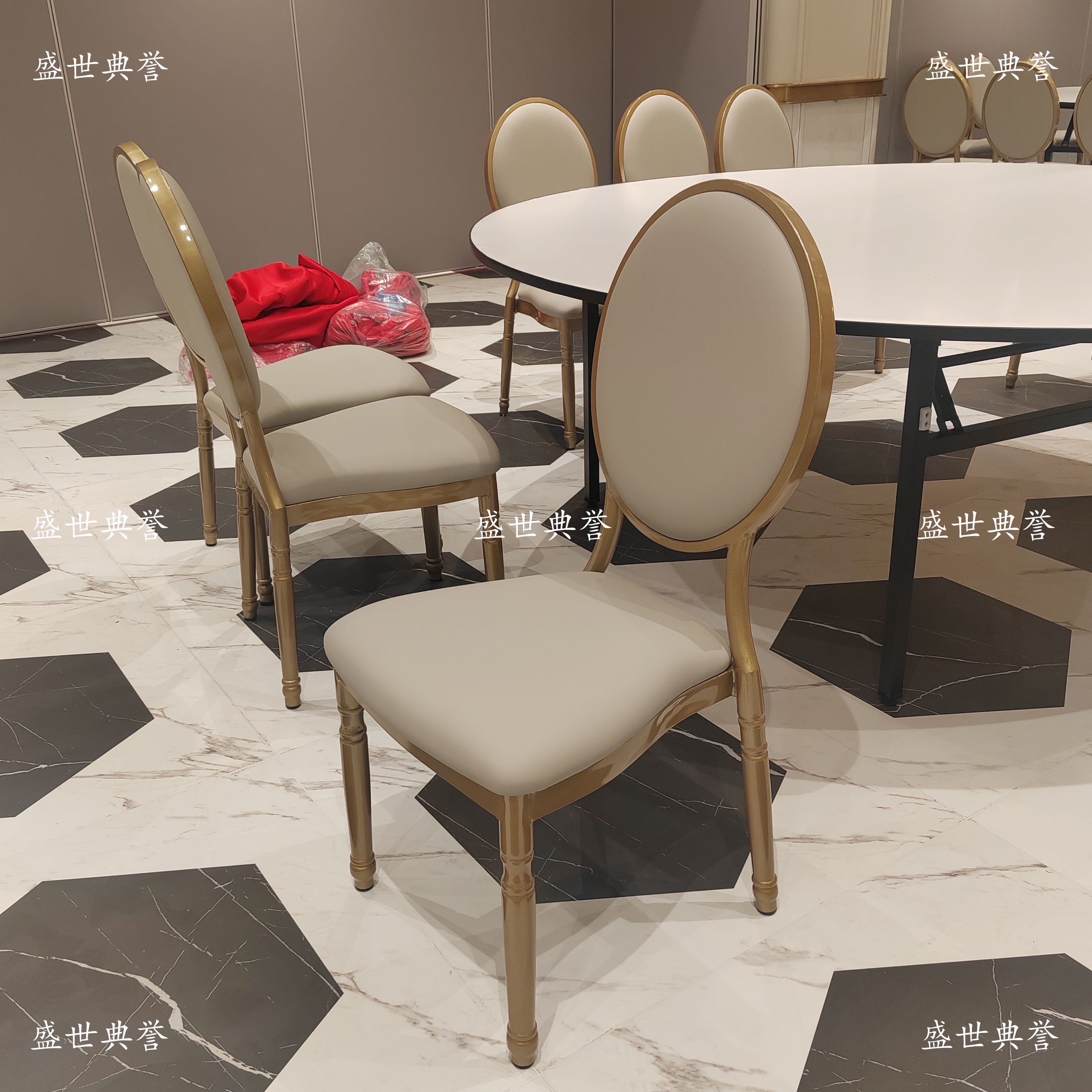 Jinzhou International Banquet Center Theme wedding dining tables and chairs, hotel wedding banquet folding dining chairs, foreign trade wedding sun chairs