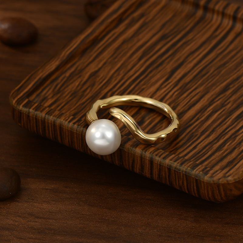 Irregular vine design gold ring, single white round bead open style ring Application Scenario