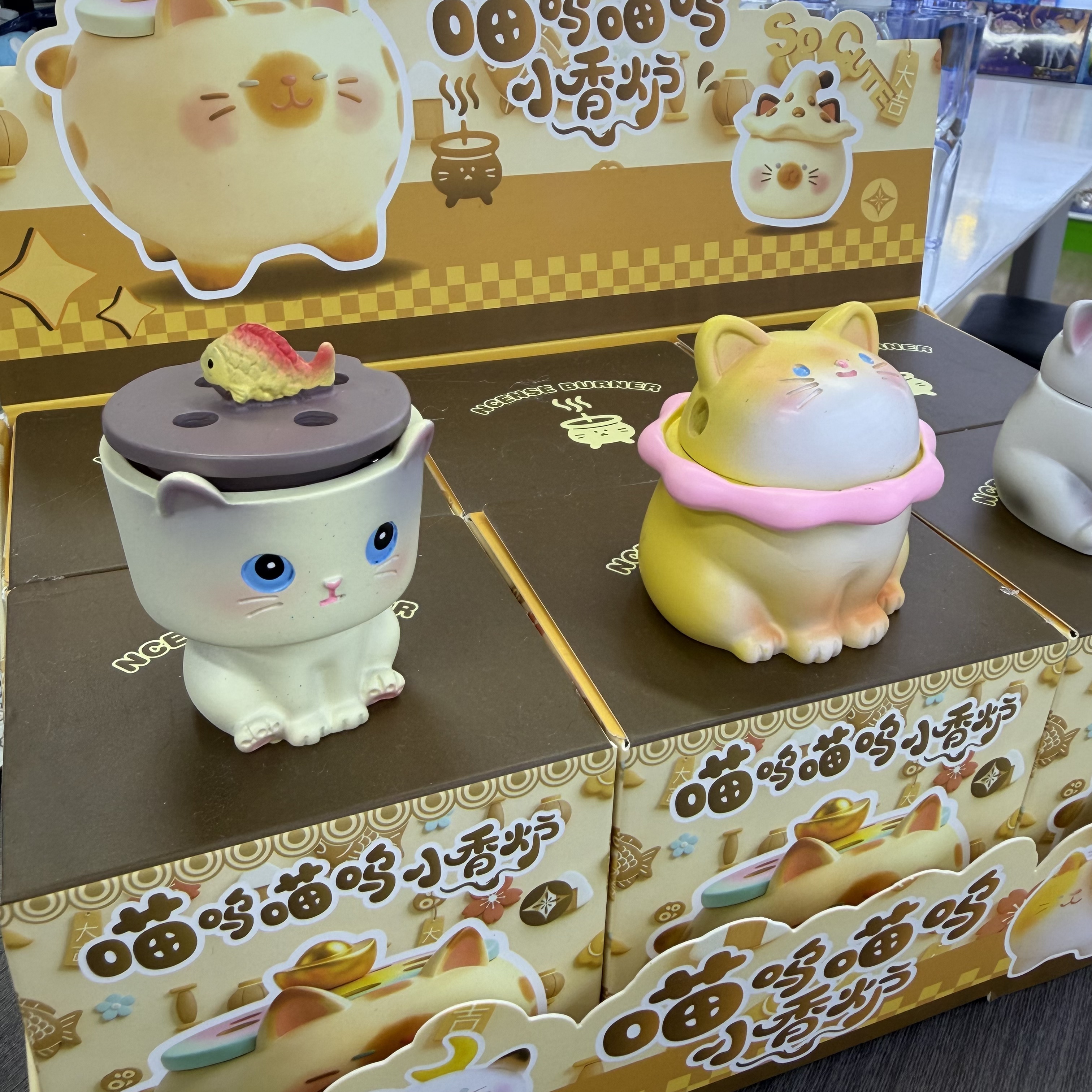 Cat-shaped ceramic incense holder and incense burner blind box set, simple and fashionable home decoration items details Picture