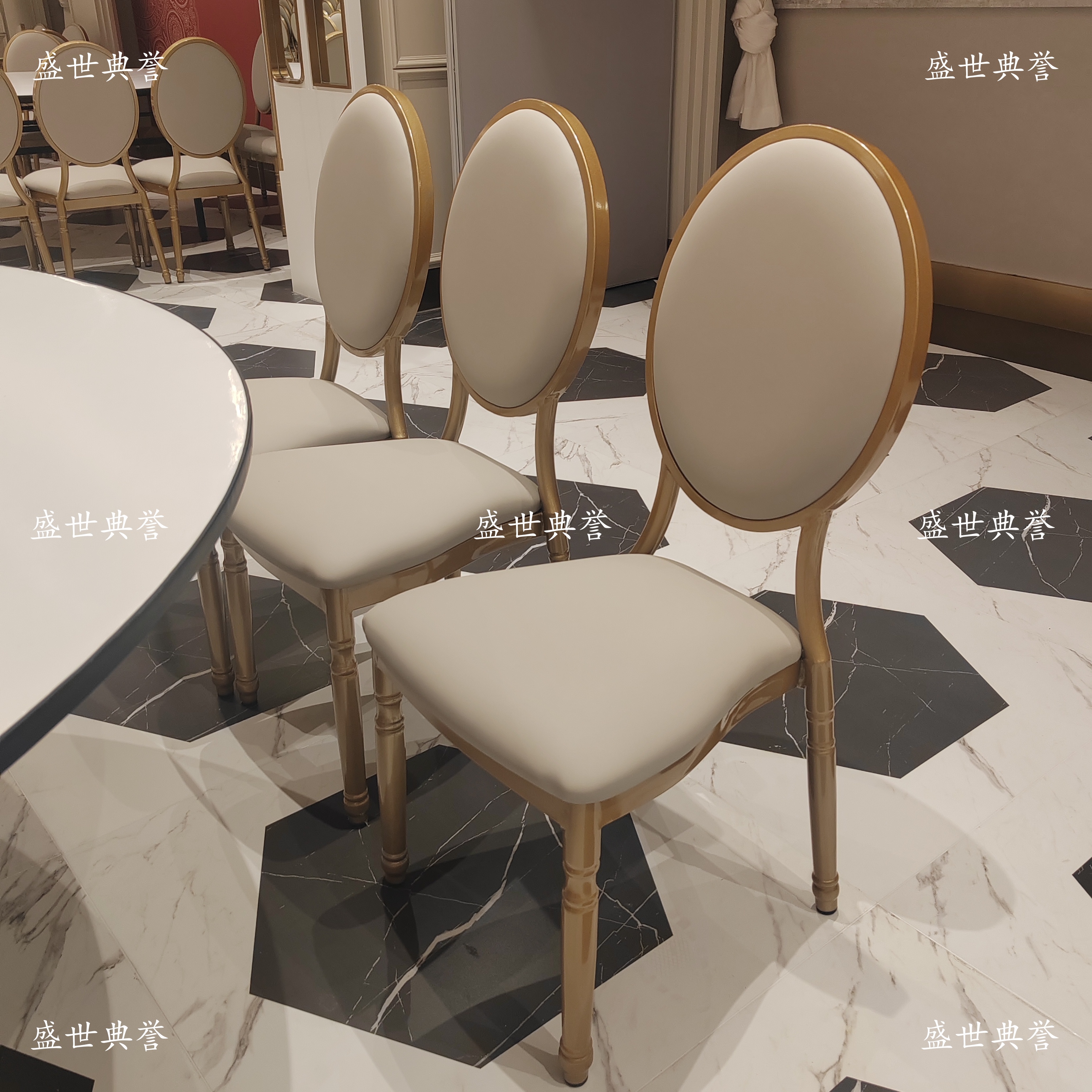 Jinzhou International Banquet Center Theme wedding dining tables and chairs, hotel wedding banquet folding dining chairs, foreign trade wedding sun chairs details Picture