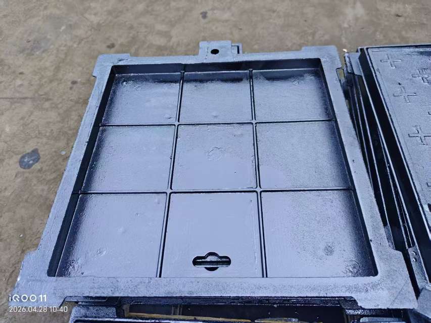 Municipal heavy-duty manhole covers for sewer sewage, round square cast iron manhole covers, ductile iron manhole covers, fire protection waterstop, ductile iron round manhole covers, sewage and stormwater sewer manhole covers, ball milling manhole covers, drainage sand well covers, and round manholes detail image 3