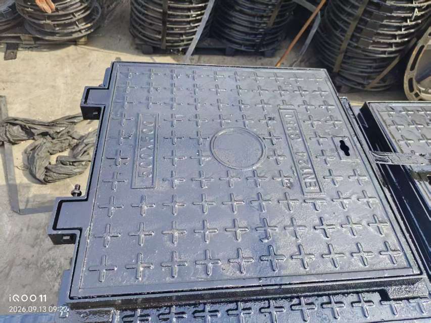Municipal heavy-duty manhole covers for sewer sewage, round square cast iron manhole covers, ductile iron manhole covers, fire protection waterstop, ductile iron round manhole covers, sewage and stormwater sewer manhole covers, ball milling manhole covers, drainage sand well covers, and round manholes