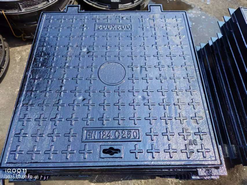 Municipal heavy-duty manhole covers for sewer sewage, round square cast iron manhole covers, ductile iron manhole covers, fire protection waterstop, ductile iron round manhole covers, sewage and stormwater sewer manhole covers, ball milling manhole covers, drainage sand well covers, and round manholes details Picture