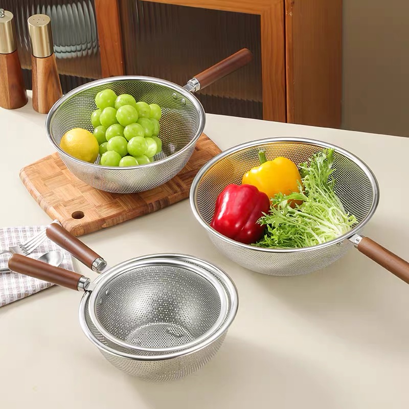 Food-grade 304 stainless steel solid wood handle anti-scald draining scoop, household kitchen draining scoop for noodles and dumplings Item Picture