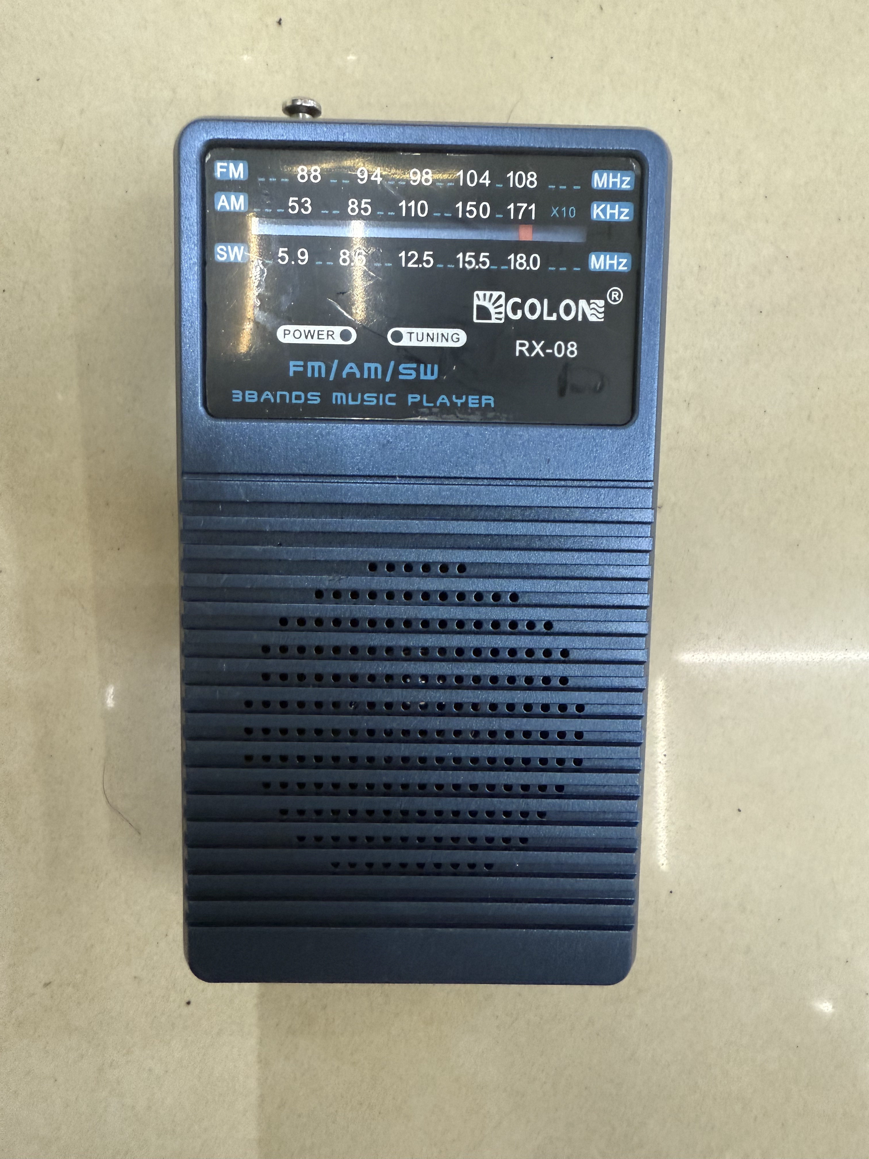 The new models of radios, RX-07, RX-08 and RX-09, feature a classic metallic texture and multi-band design. They are compact and portable, suitable for playing music and are ideal for the elderly Application Scenario