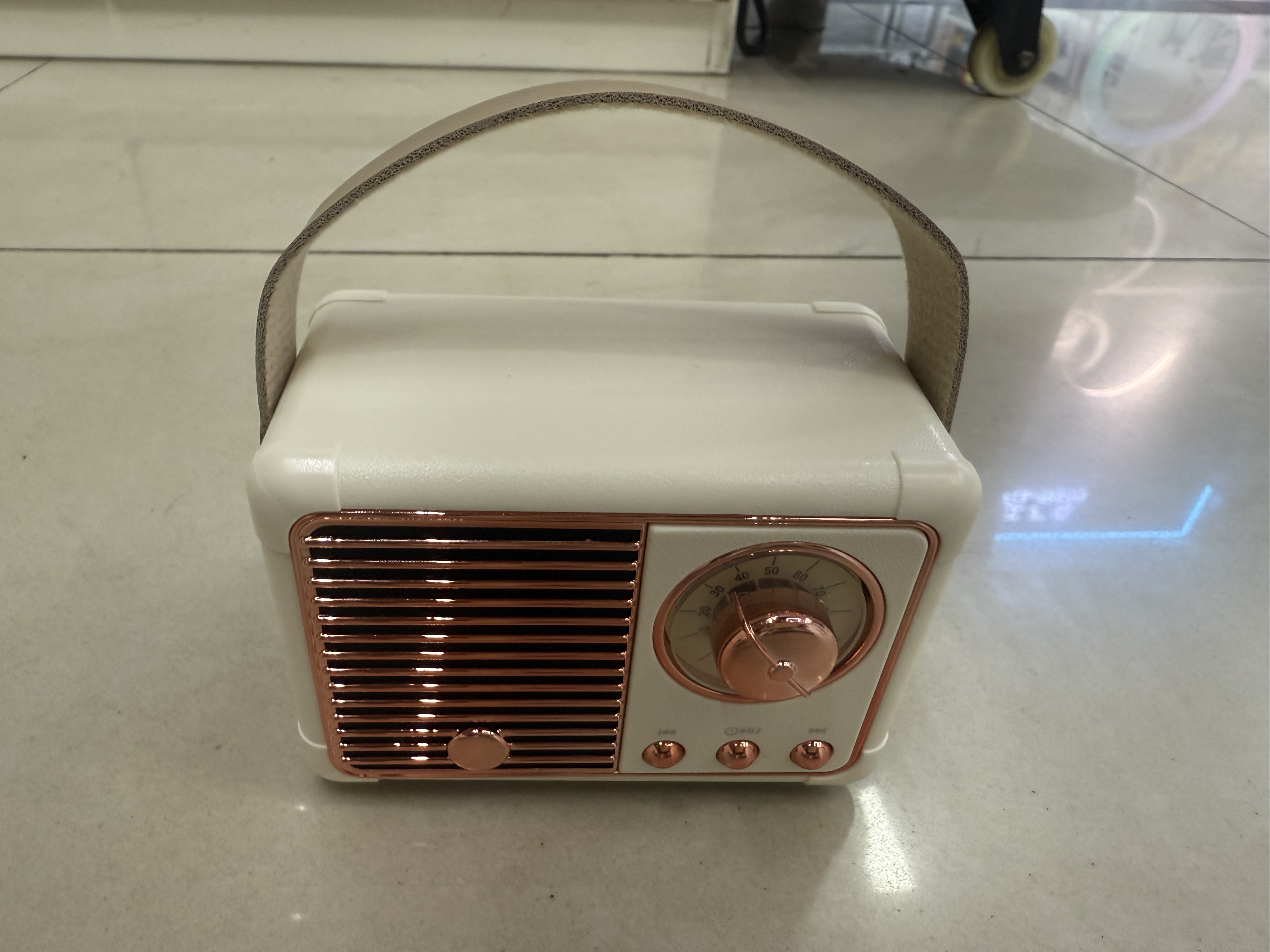 Altavoz bluetooth HM11 rectángulo con luz pequeño escritorio portátil bonito simple calidad de sonido claro USB música TF tarjeta para reproducir música canción juego película para niñas details Picture