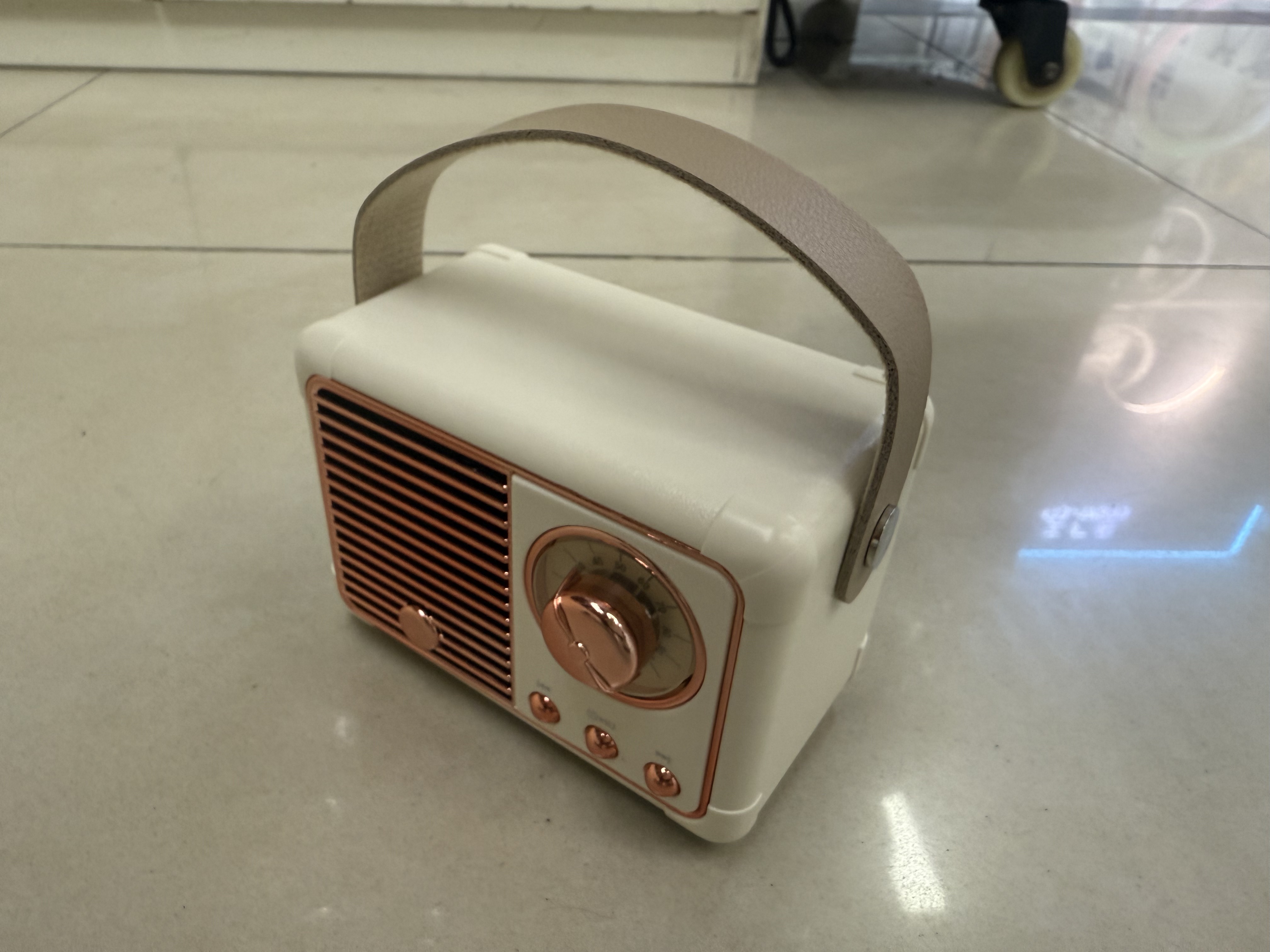 Altavoz bluetooth HM11 rectángulo con luz pequeño escritorio portátil bonito simple calidad de sonido claro USB música TF tarjeta para reproducir música canción juego película para niñas Specification image
