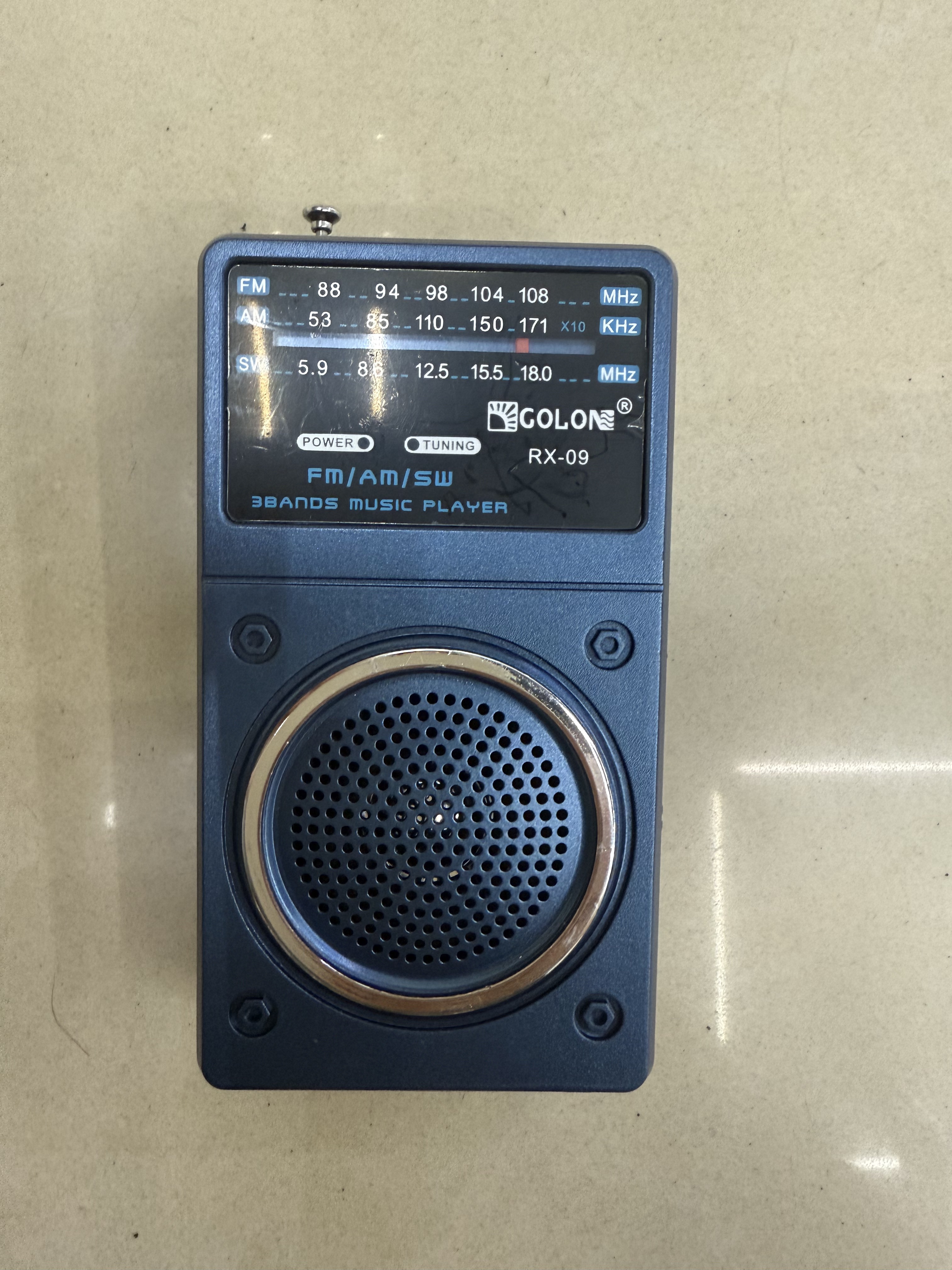 The new models of radios, RX-07, RX-08 and RX-09, feature a classic metallic texture and multi-band design. They are compact and portable, suitable for playing music and are ideal for the elderly details Picture