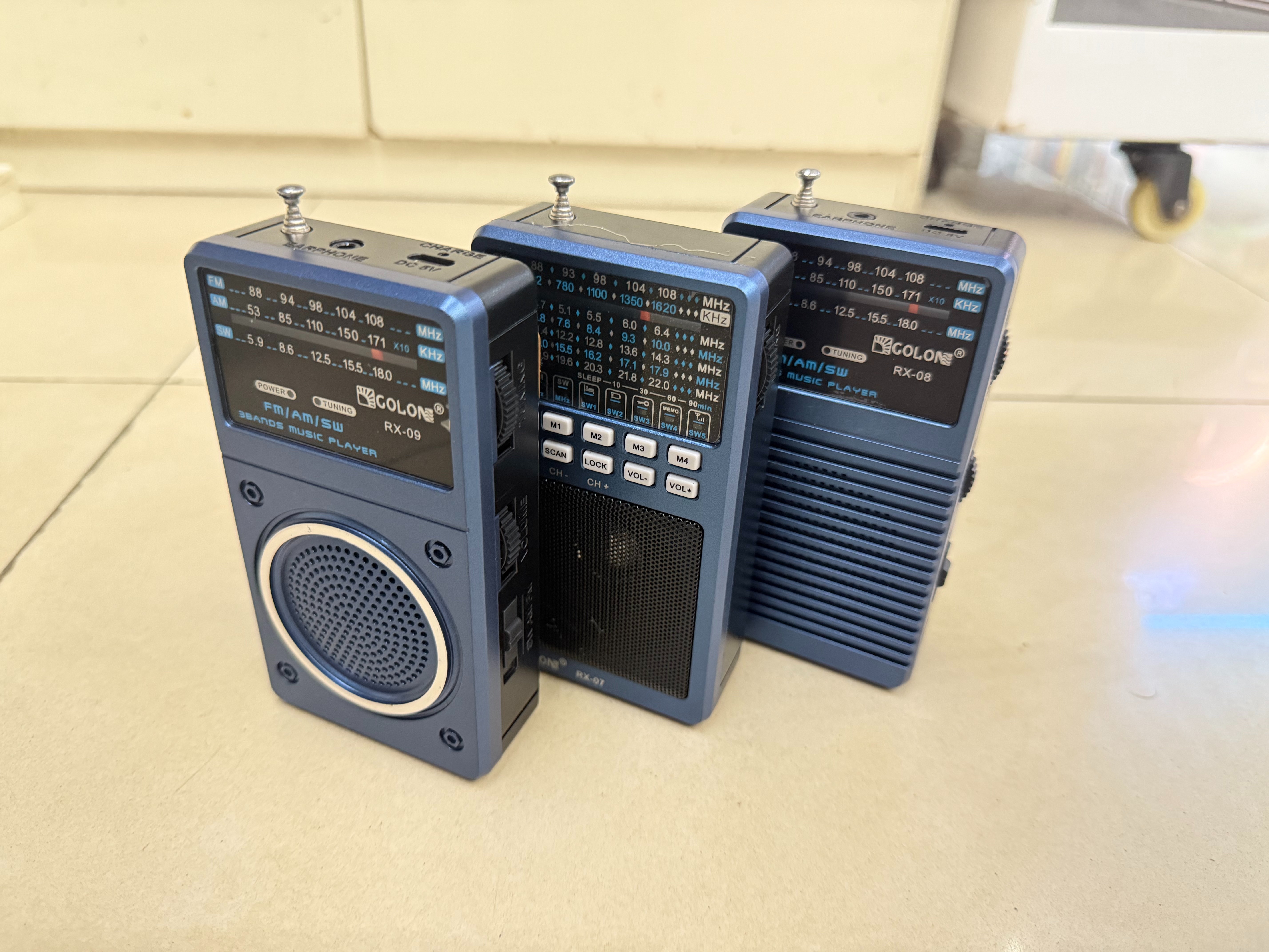 The new models of radios, RX-07, RX-08 and RX-09, feature a classic metallic texture and multi-band design. They are compact and portable, suitable for playing music and are ideal for the elderly