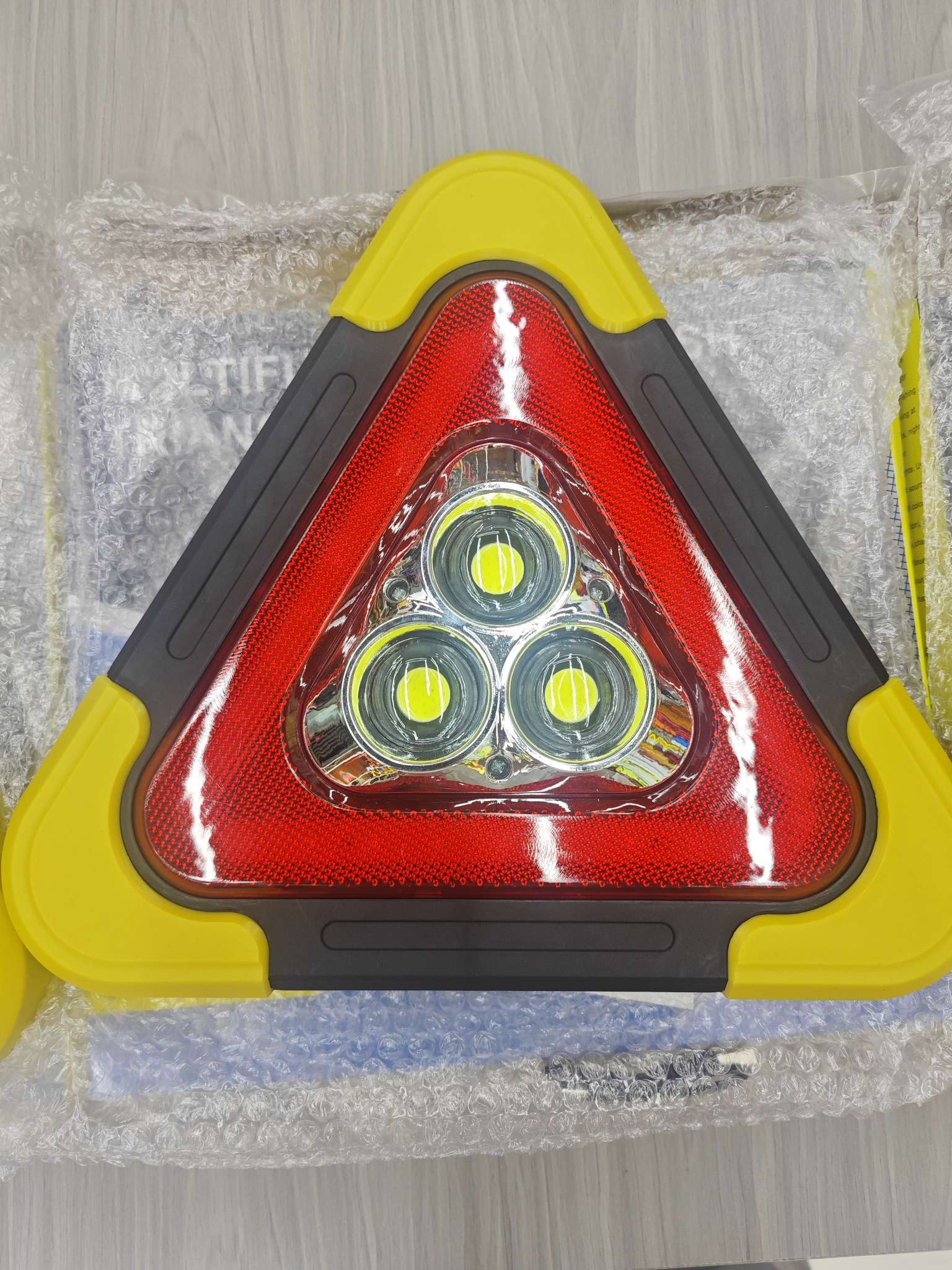 Automobile warning signs are suitable for car trunk identification plates, tripods, car-mounted dedicated seat belt lights, wholesale triangular floodlights, car-mounted red warning floodlights, COB LED, USB charging portable lights