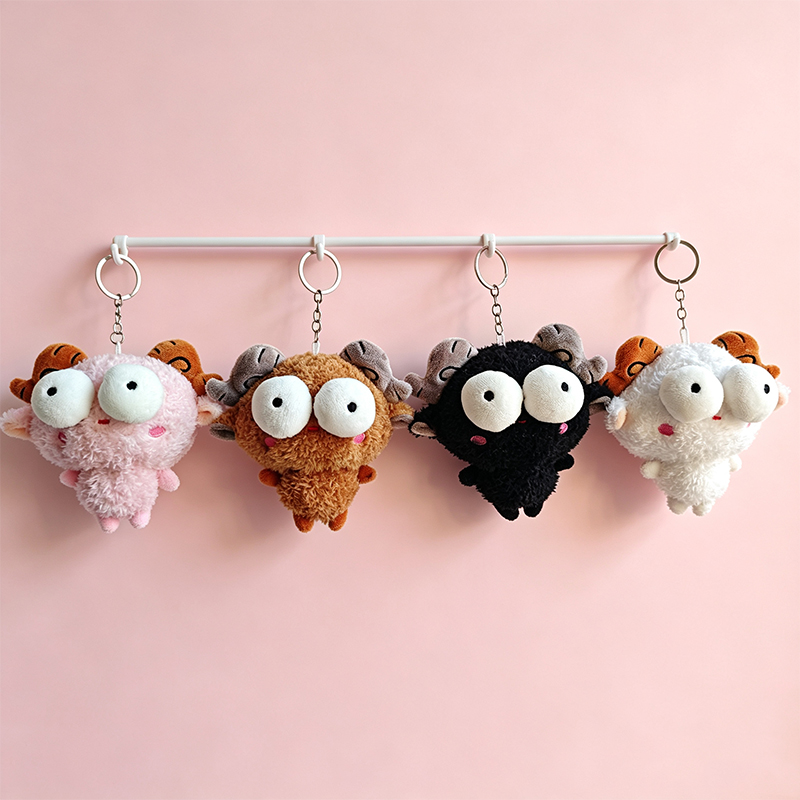 Cute little sheep plush pendant, creative little sheep figurine keychain, student schoolbag, couple pendant, small gift wholesale, pink background hanging four-color plush sheep horn keychain, cute big eyes Mother's Day gift accessories