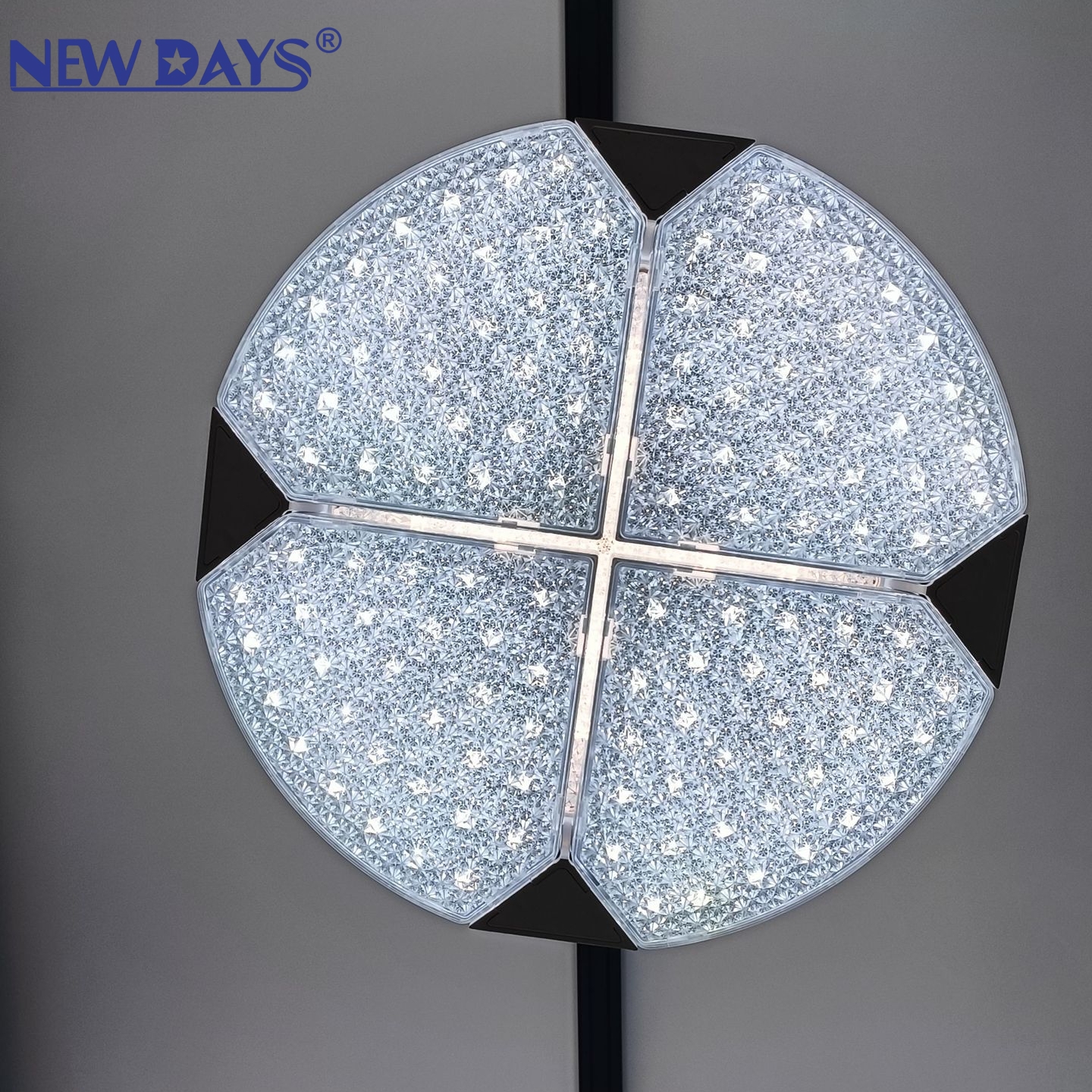 NEWDAYS brand's new cross-border LED multi-faceted light, versatile crystal cover Rubik's cube ceiling light, eye-protecting, energy-saving and high-brightness three-color panel light Application Scenario