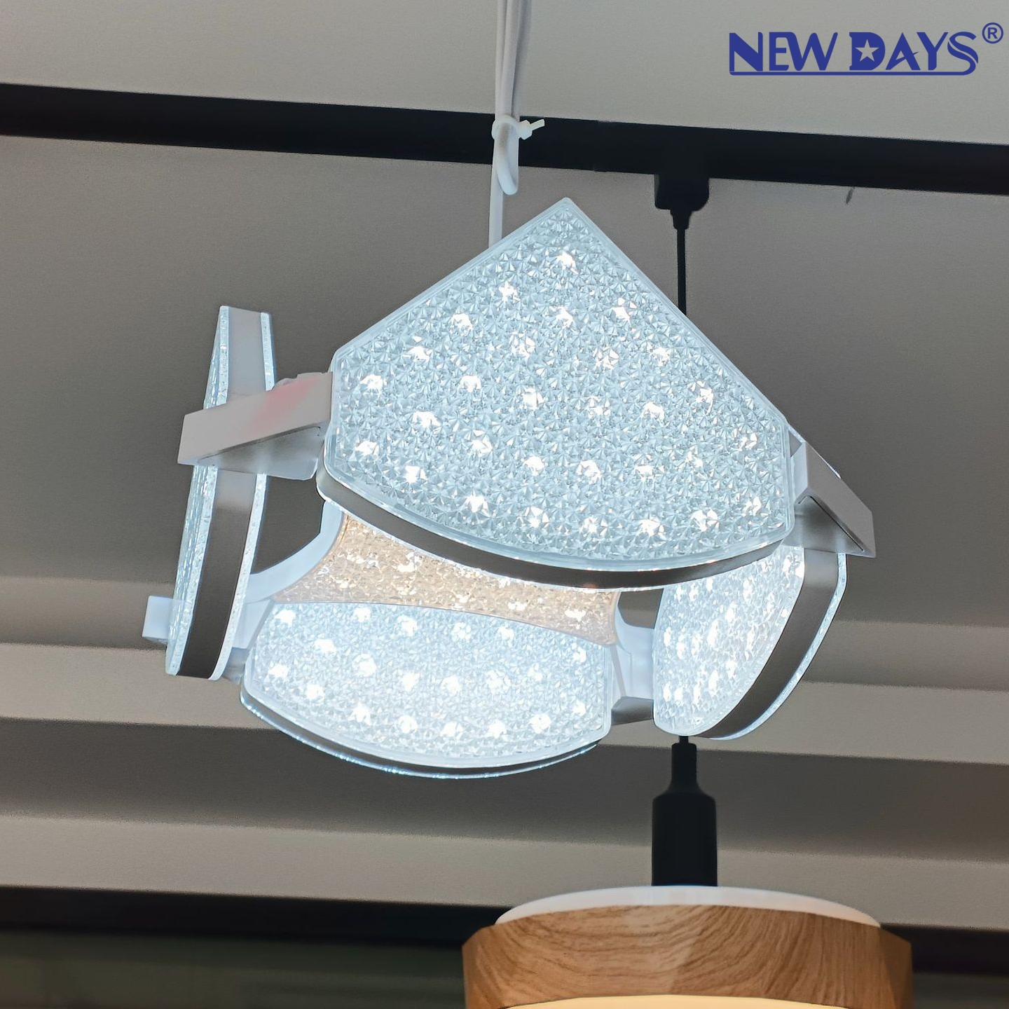 NEWDAYS brand's new cross-border LED multi-faceted light, versatile crystal cover Rubik's cube ceiling light, eye-protecting, energy-saving and high-brightness three-color panel light details Picture