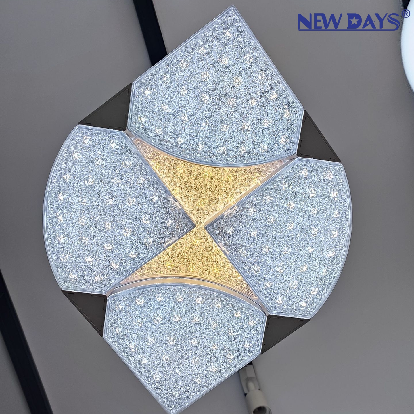 NEWDAYS brand's new cross-border LED multi-faceted light, versatile crystal cover Rubik's cube ceiling light, eye-protecting, energy-saving and high-brightness three-color panel light Specification image