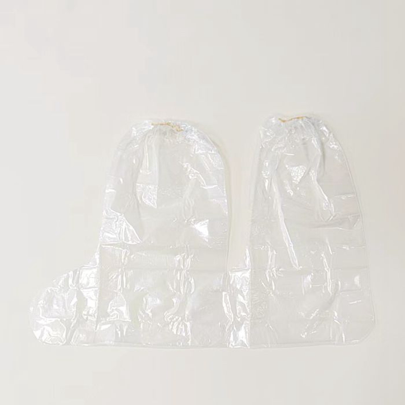 Upgraded independent small package thickened PE adult rain shoe covers, extended and thickened disposable waterproof shoe covers for anti-slip in rainy days Application Scenario