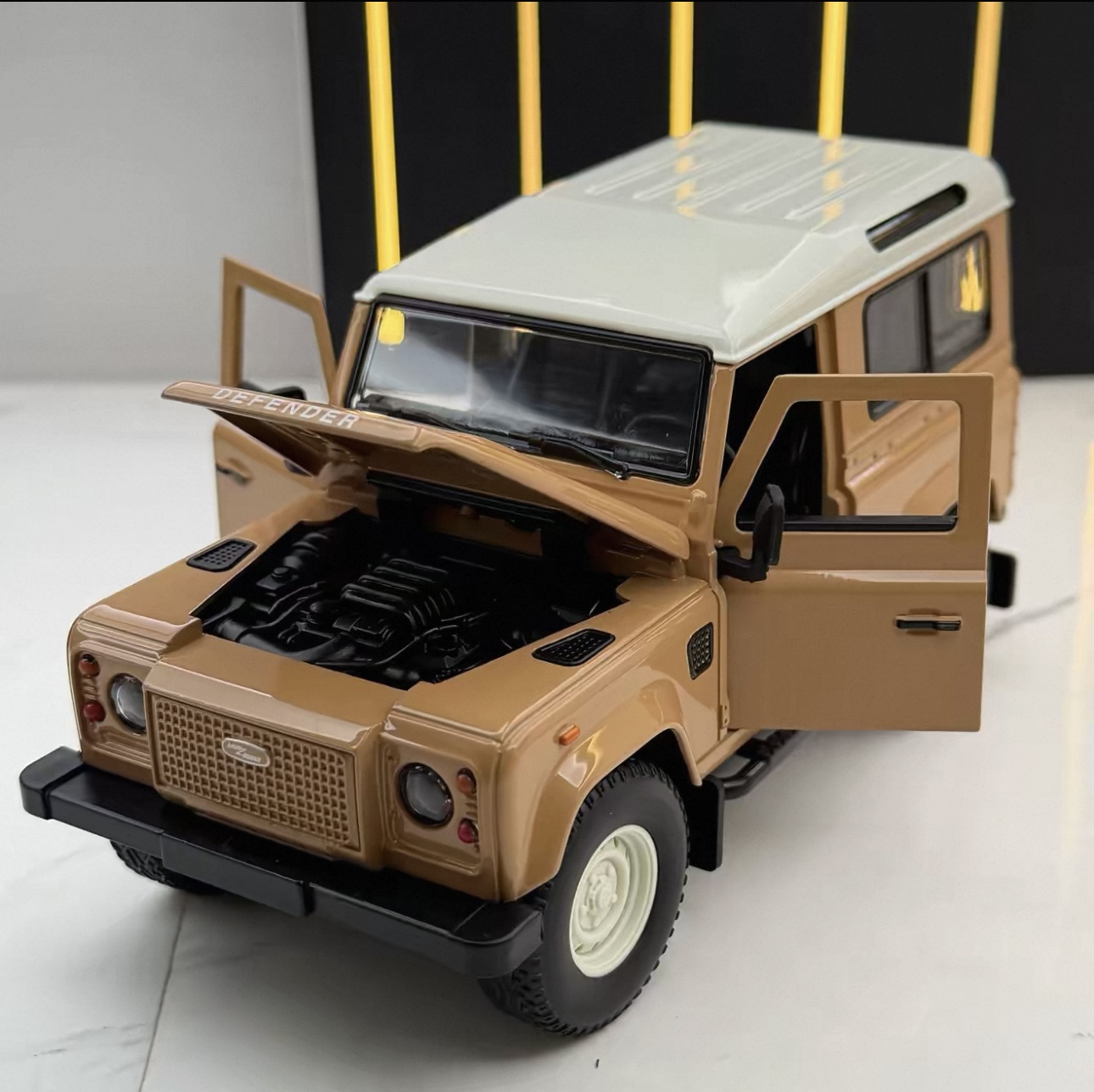 Officially authorized simulation alloy car model - Land Rover Classic Defender [1:24 Brown] Application Scenario