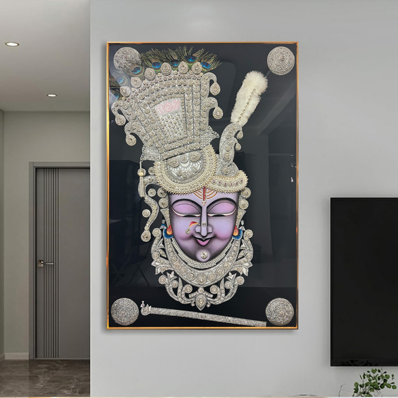 وقد رسمت الزينة السيراميك الشِّريناتيڠي، إله هندي، لوحات منحنية من الريش الطاووس الاسود Item Picture