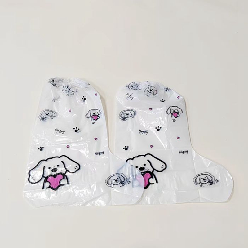 The new pattern adult printed disposable rain shoe covers from Li Wang Wholesale look very stylish when worn. They can be carried around for outdoor trips and travels Item Picture