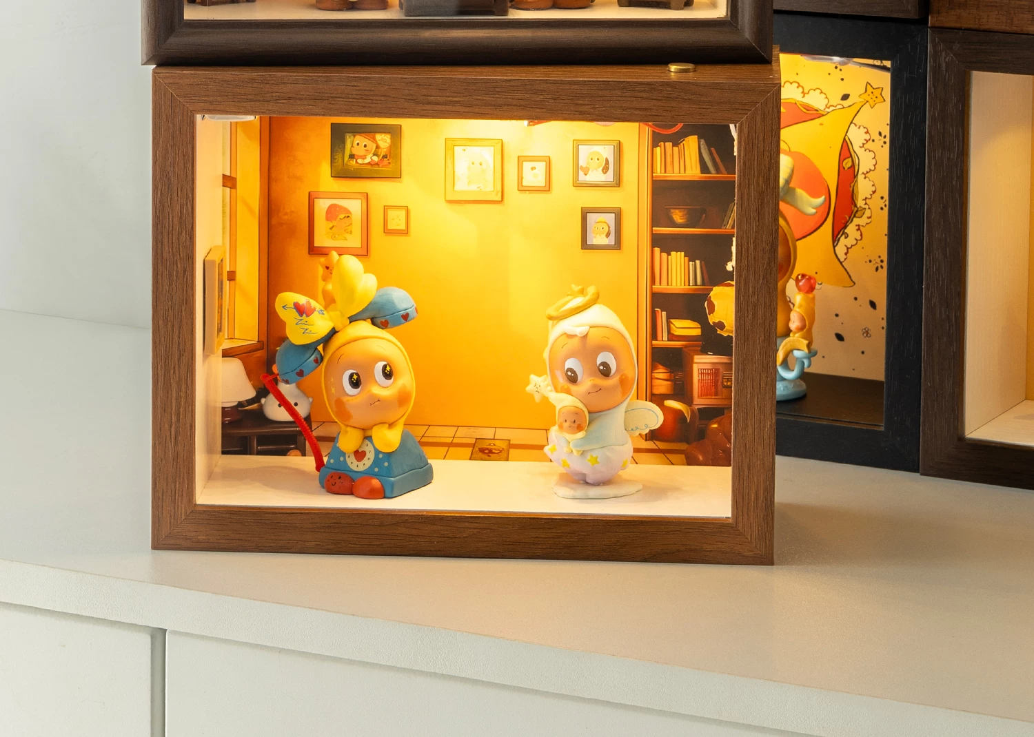 The star people, with a heart full of excitement, started to create blind box landscaping display boxes, marriage certificate registration photo display tables, storage photo frames, and other decorative items pic 8