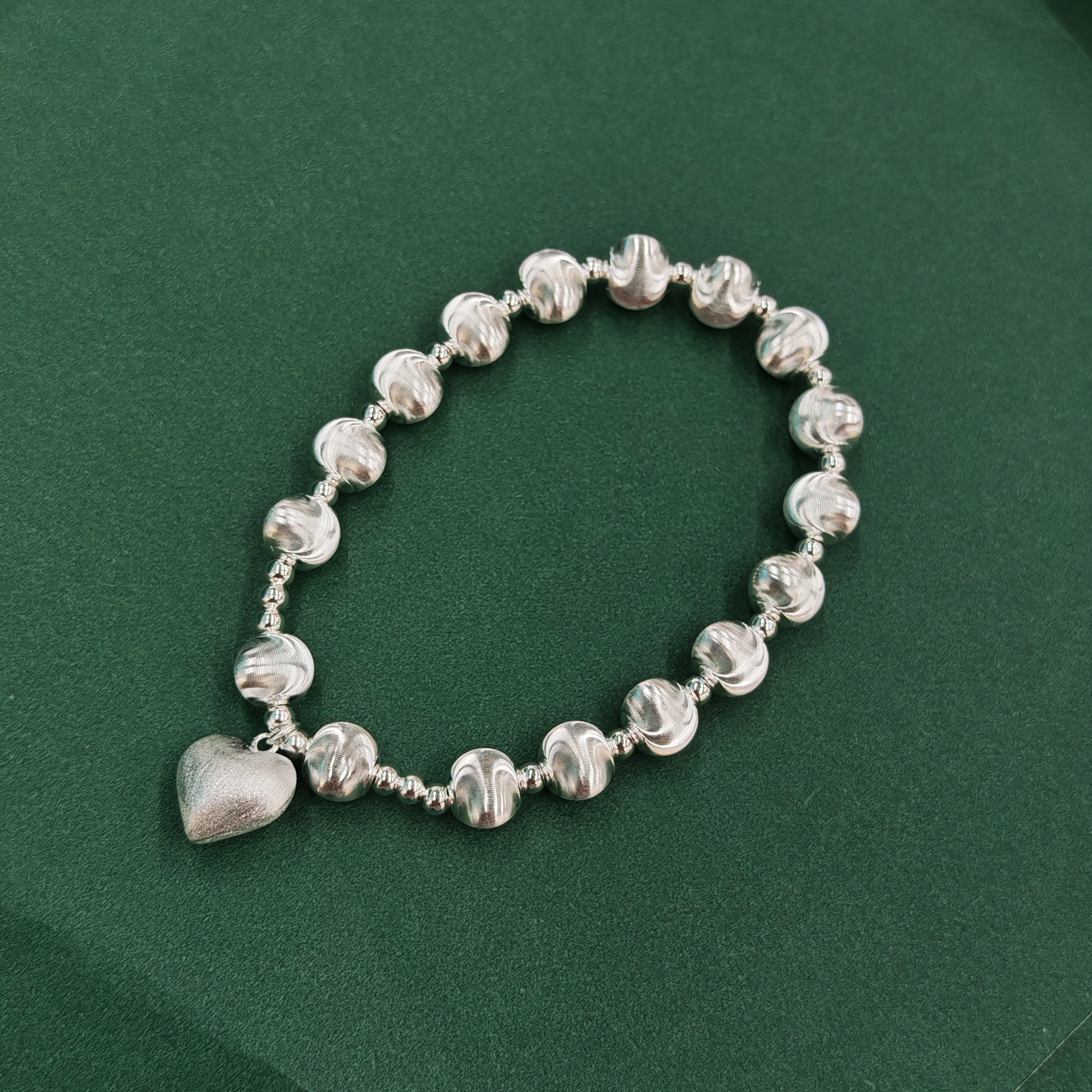 Silver cat's eye brushed bead bracelet, heart-shaped pendant, accessory bracelet, fashionable and versatile, high-quality bracelet S925, all silver Specification image