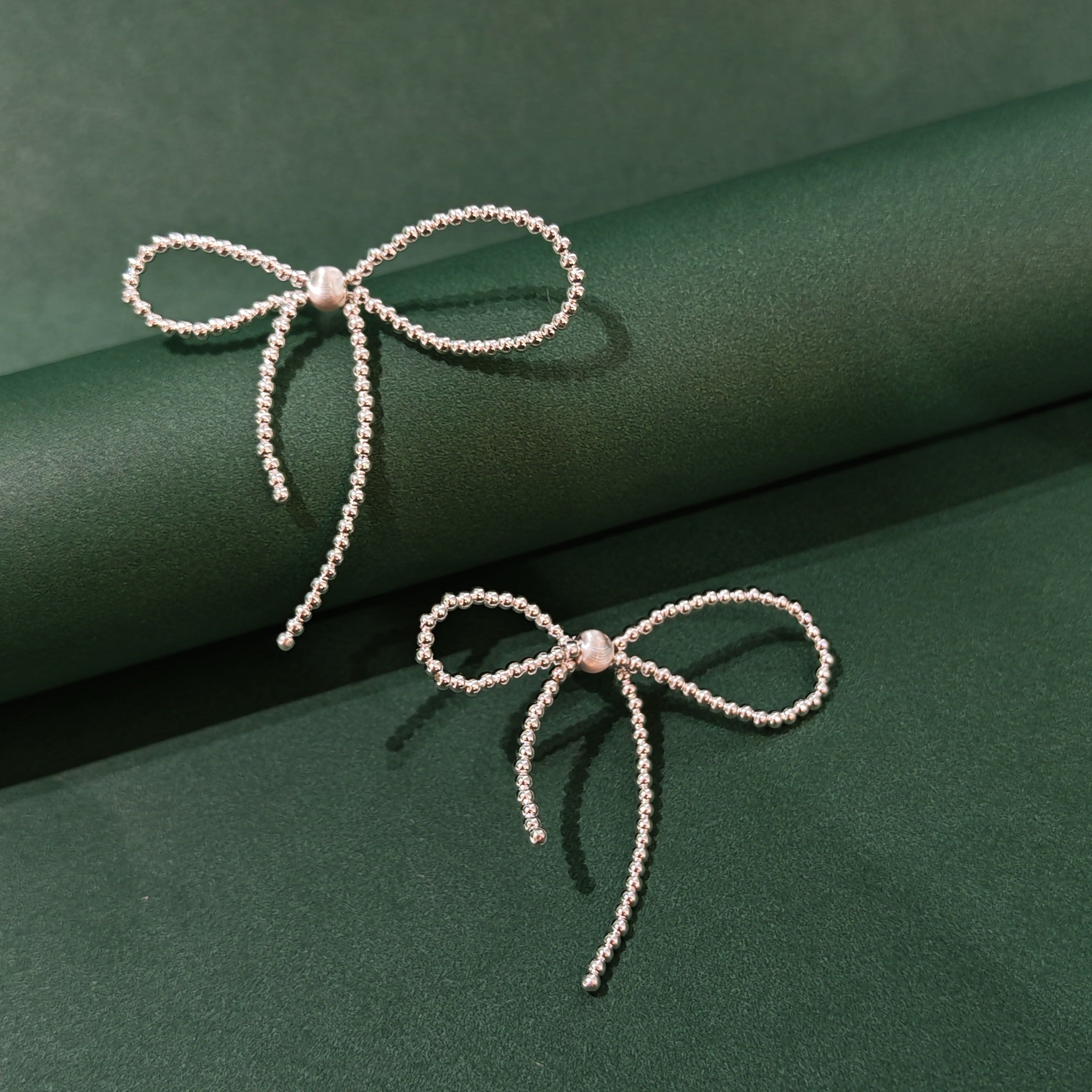 APOTIE S925 brushed silver bead bow jewelry, fashionable and versatile earrings and accessories, fresh and elegant silver jewelry available for wholesale Specification image