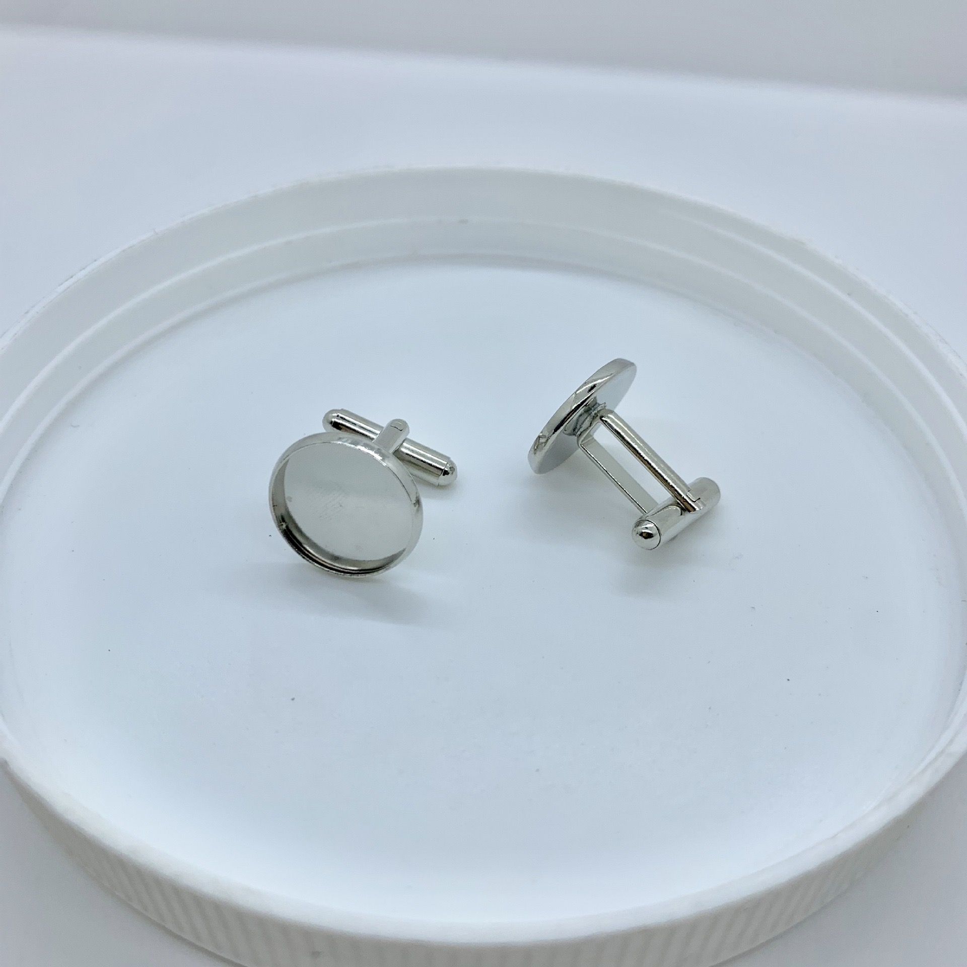 Copper-plated round cufflinks can be attached with a 16mm stone zircon base as a diy French cufflink accessory Item Picture