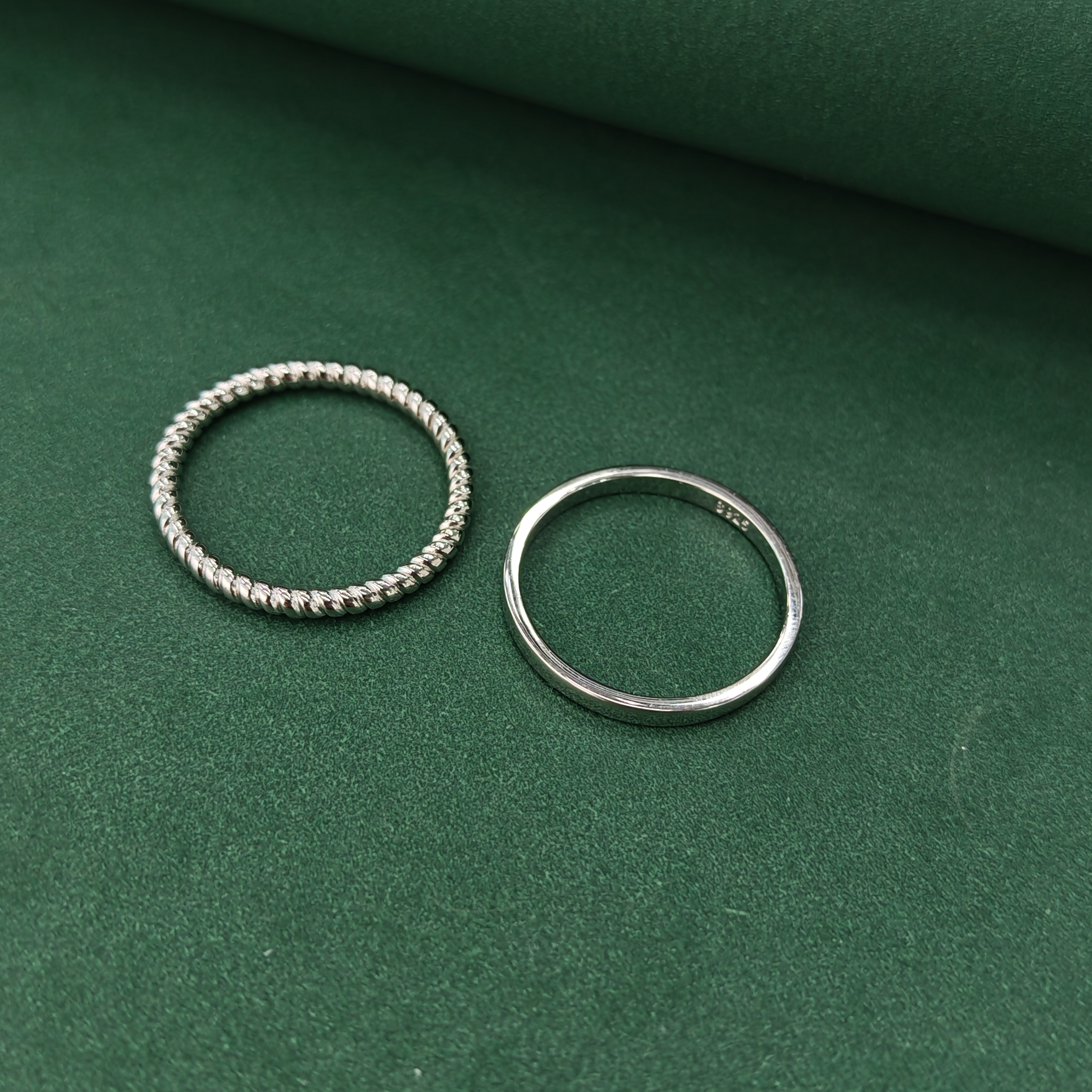 APOTIE's fashionable silver twist ring is a stackable accessory. The S925 silver ring is a trendy and versatile choice for commuting details Picture