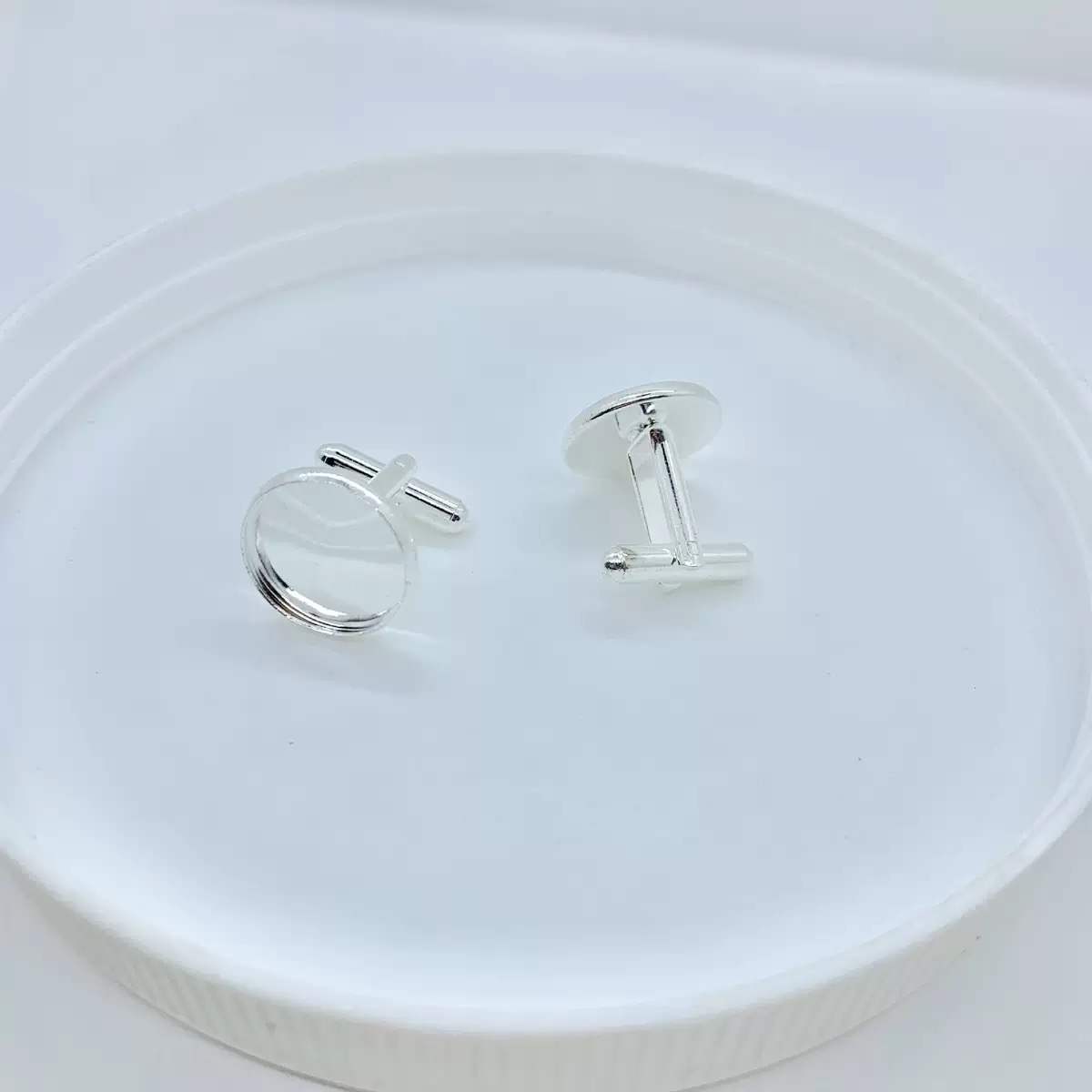 Copper-plated round cufflinks can be attached with a 16mm stone zircon base as a diy French cufflink accessory Application Scenario