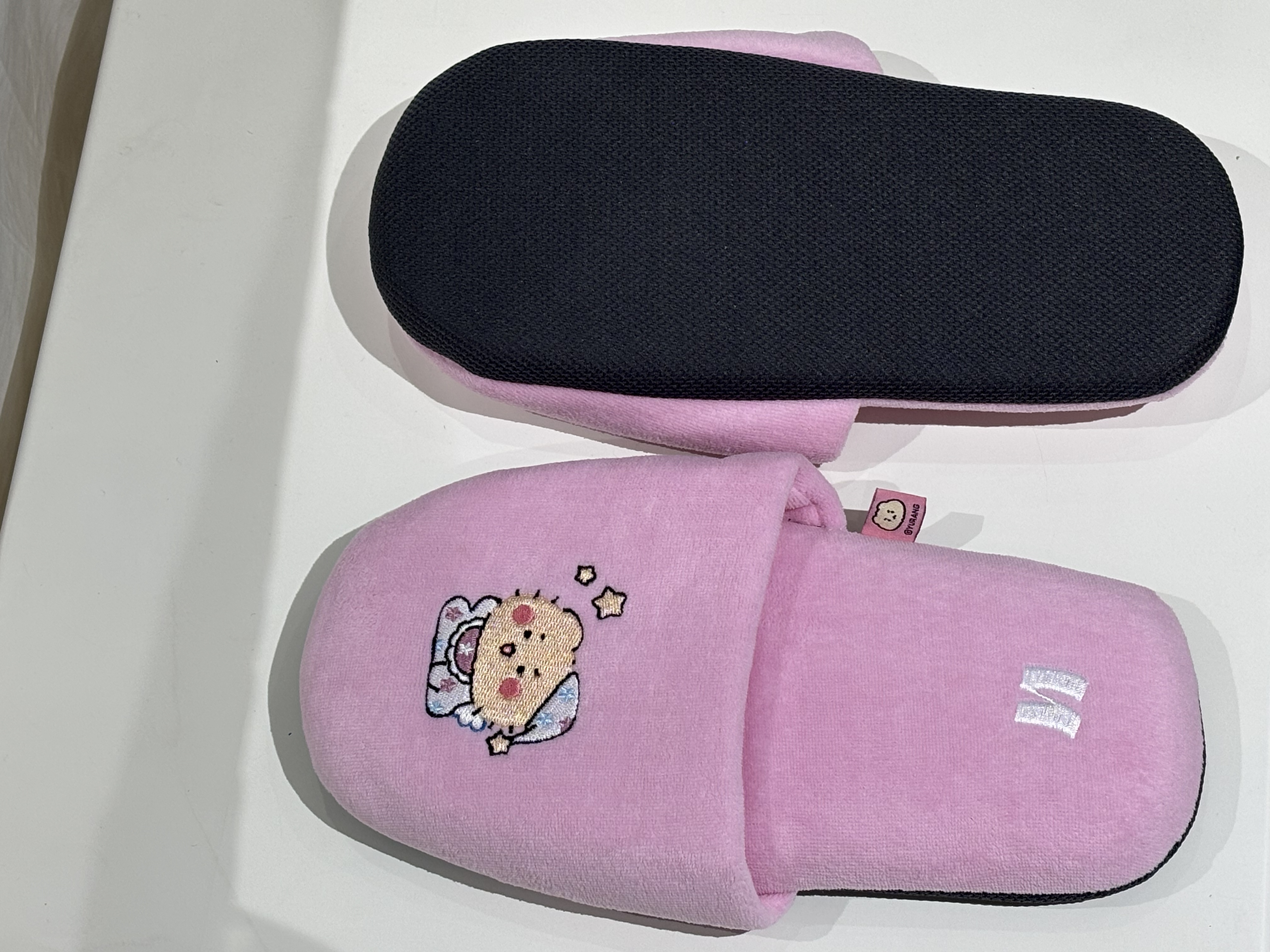 Korean MangGom collaboration pink cartoon cotton slippers, cute embroidered home soft-soled indoor slippers, furry slippers Item Picture
