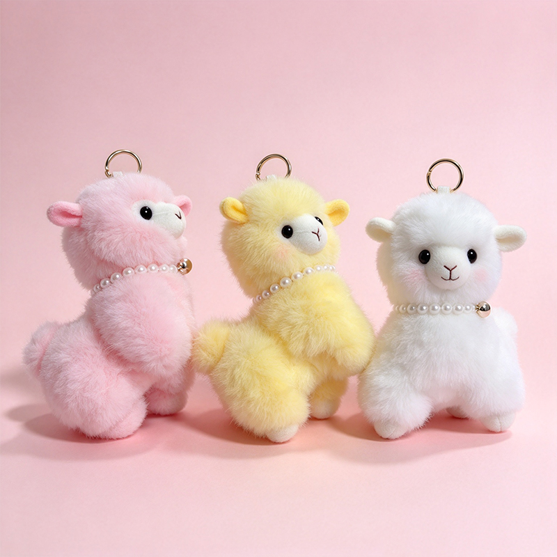 Three-color alpaca wool pendant, schoolbag keychain, hanging decoration, cute cartoon zoo cultural and creative souvenirs available for wholesale. Pink, yellow and white plush alpaca keychain, Mother's Day gift, cute pendant, key chain, Song brocade decoration