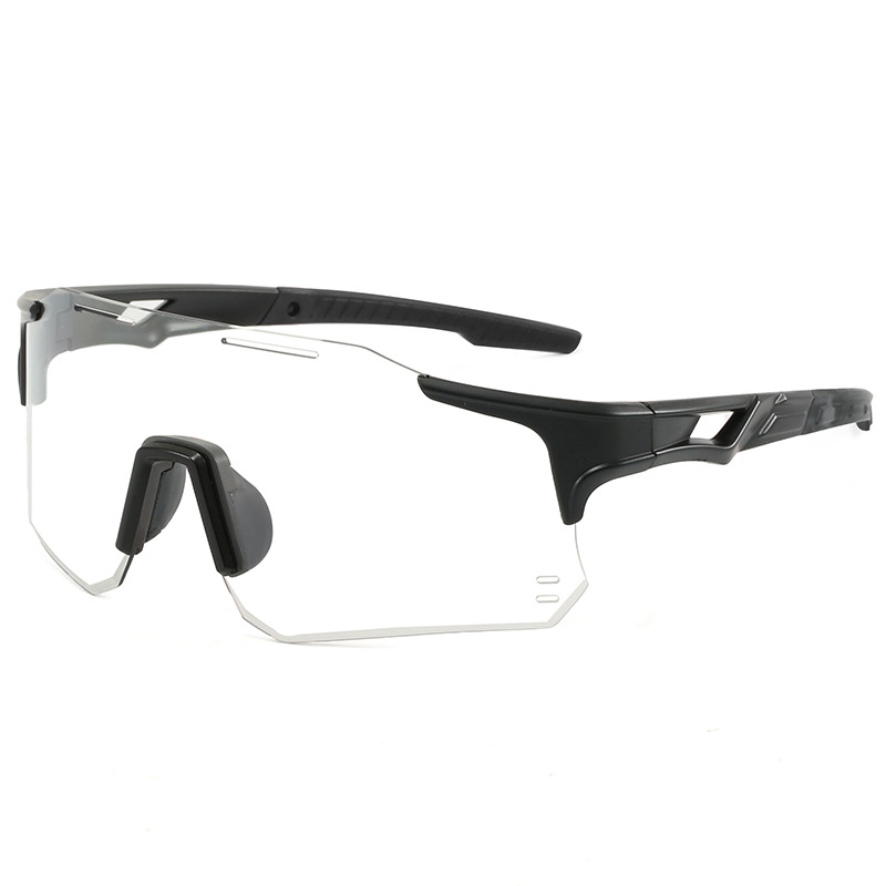 Wholesale mountain bike sports glasses, day and night dual-purpose color-changing sunglasses, men's and women's casual windproof cycling sunglasses Application Scenario