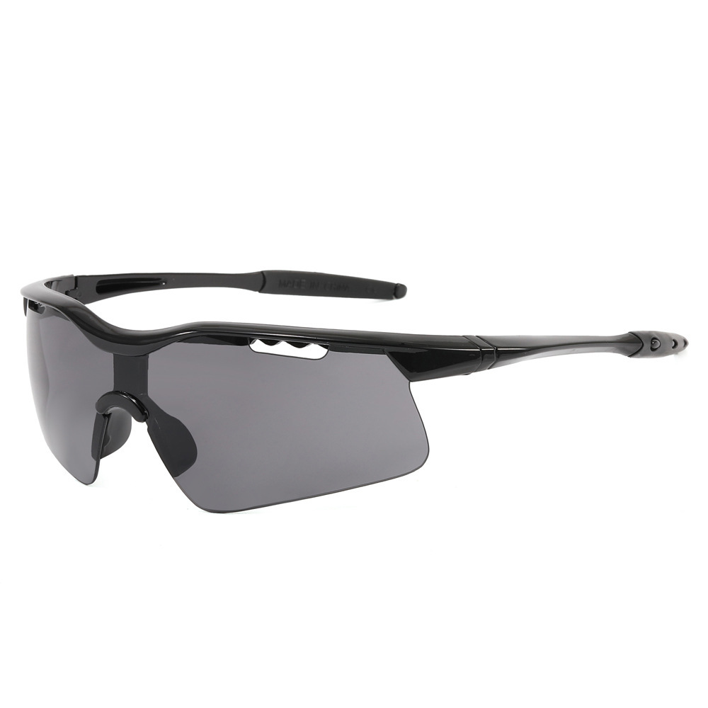 Ultra-light sunglasses, men's cycling outdoor sports glasses, windproof sunglasses, cycling glasses Application Scenario