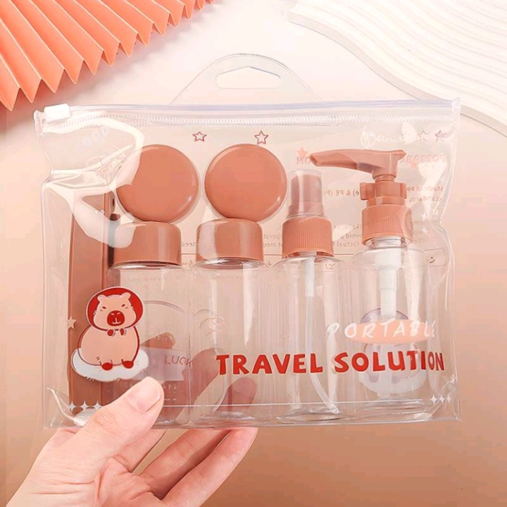 Factory direct sales of Khaki portable travel dispensers, spray bottles, lotion bottles, cream bottles and comb combination sets