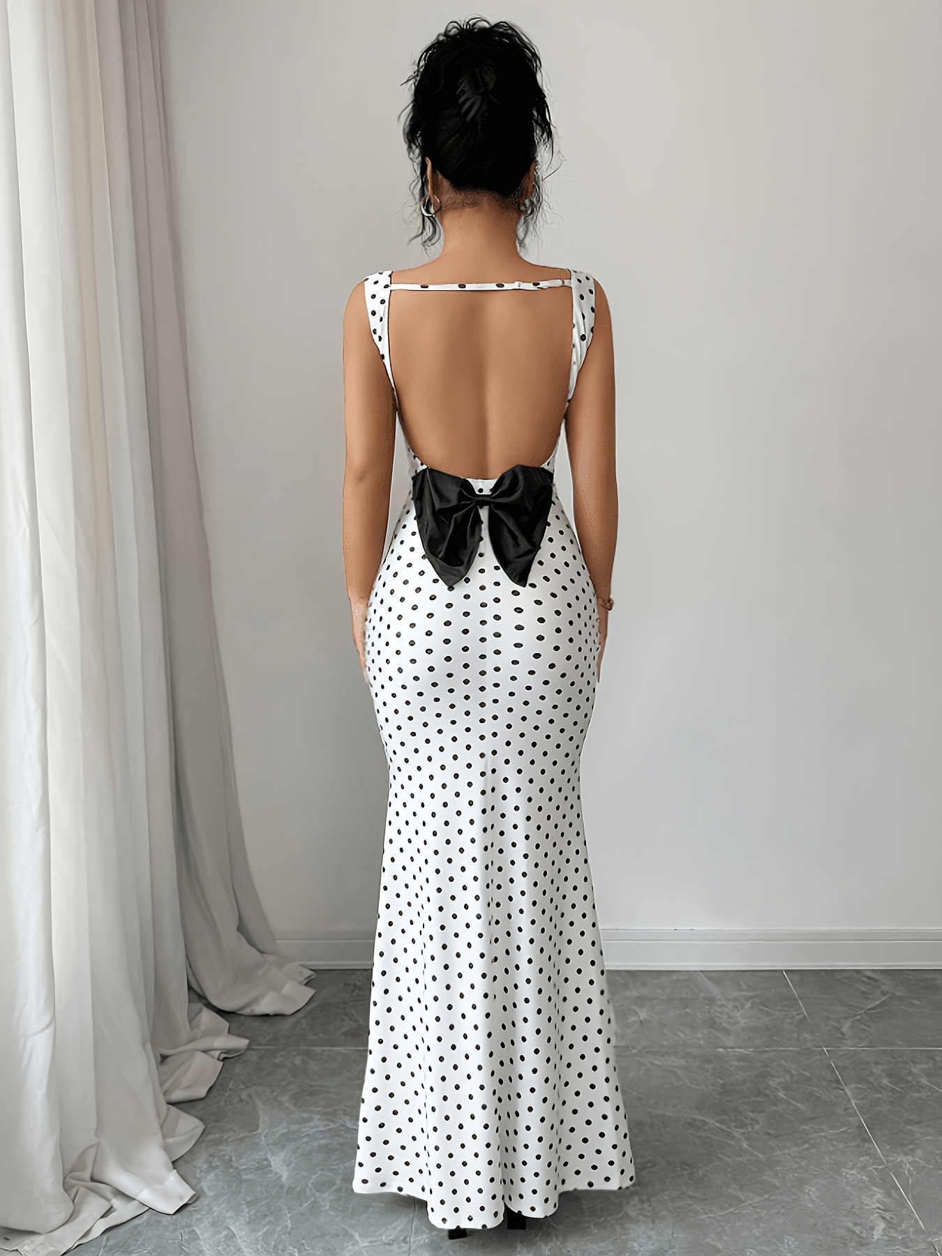 2026 New European and American cross-border summer polka dot fashion backless bow halter dress, slimming and form-fitting dress, seaside dress Application Scenario