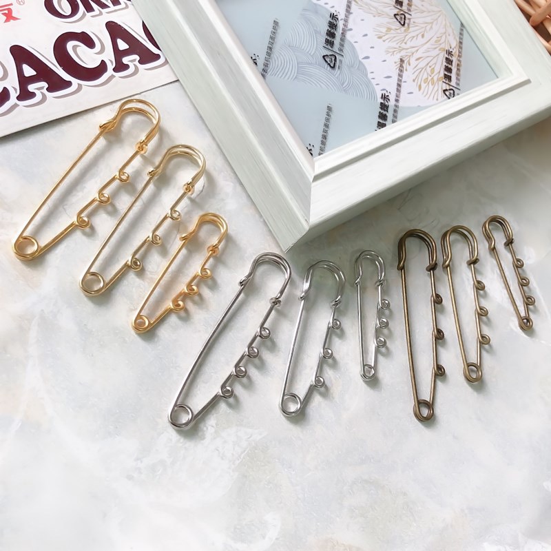 Wholesale of jewelry accessories, including three-hole multi-loop pins, brooches, colored metal safety pins, multi-color electroplated clothing accessories and corsages