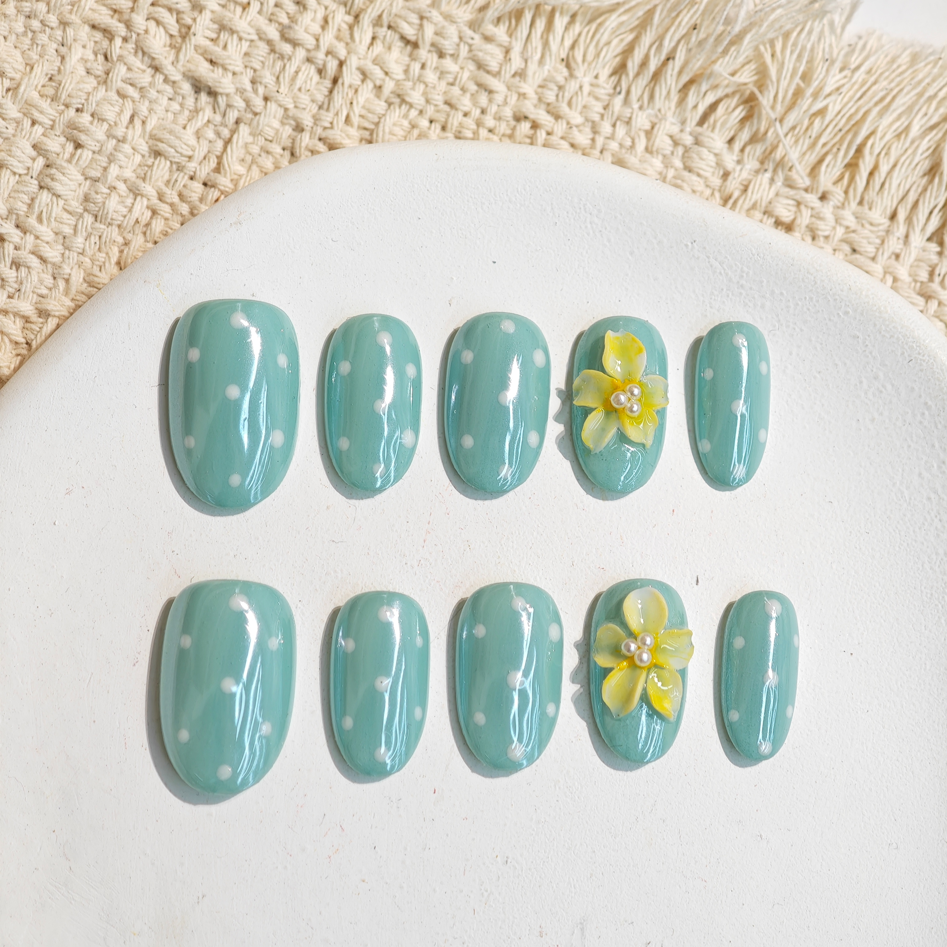  T.Nails 海莉甲浅绿色波点美甲贴片点缀黄色花朵珍珠装饰手工穿戴甲欧美款甲片适用