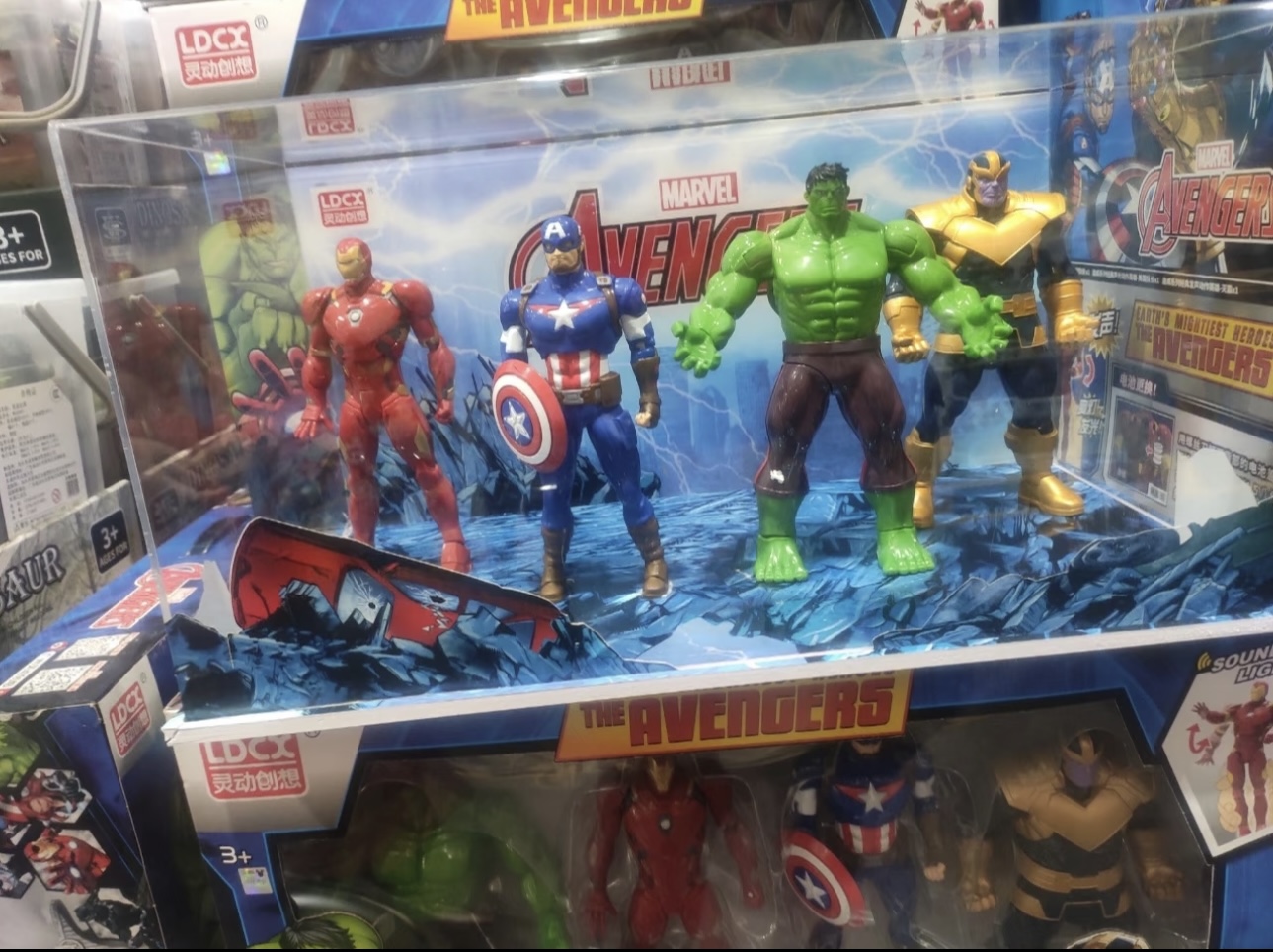 "Мстители", герои боевиков из серии marvel Item Picture
