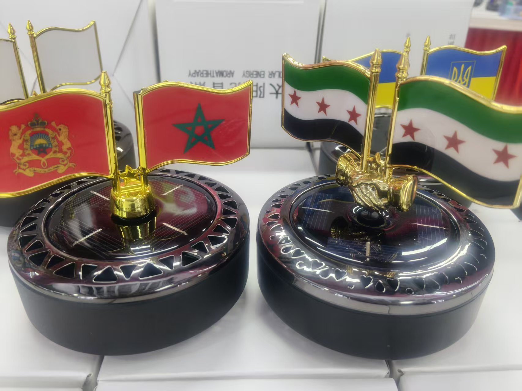 Golden double flag shaped solar aroma diffuser, black base silent aroma diffuser, household aroma diffuser details Picture