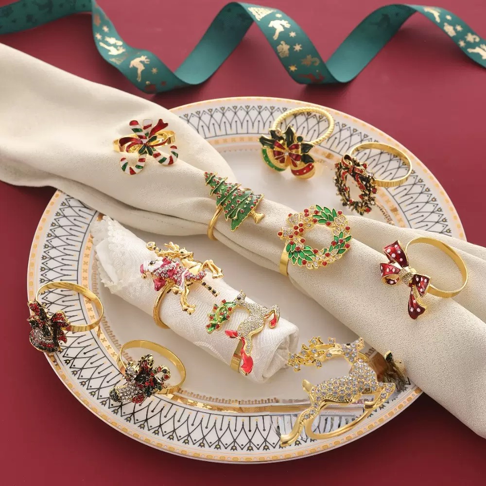 圣诞节金属餐巾扣圣诞树麋鹿花环蝴蝶结镶钻餐巾环圣诞餐桌装饰用品酒店宴会餐巾圈批发