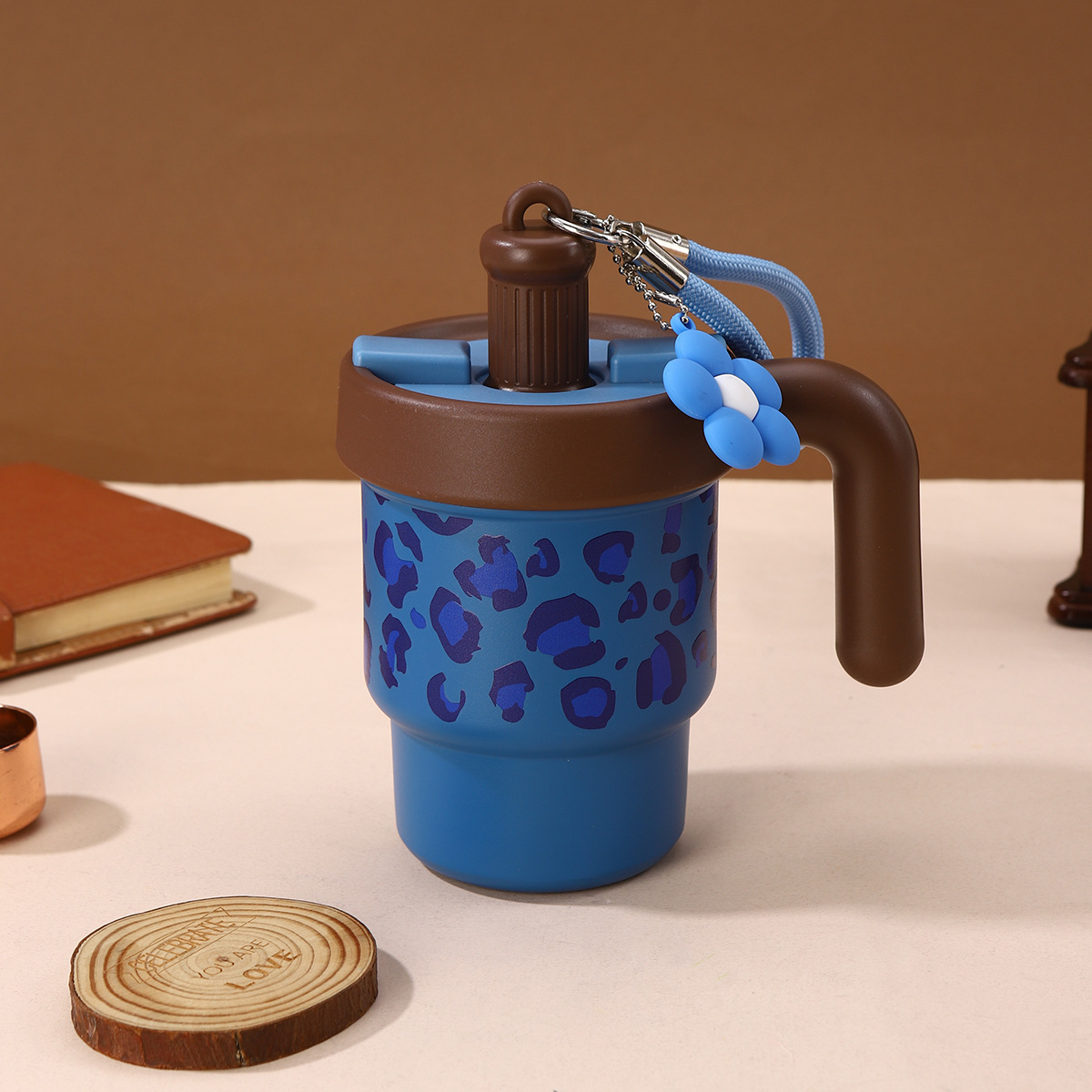 Y290-QSXD2235 New leopard print 316 stainless steel insulated cup, portable, high appearance level straw cup with handle Application Scenario