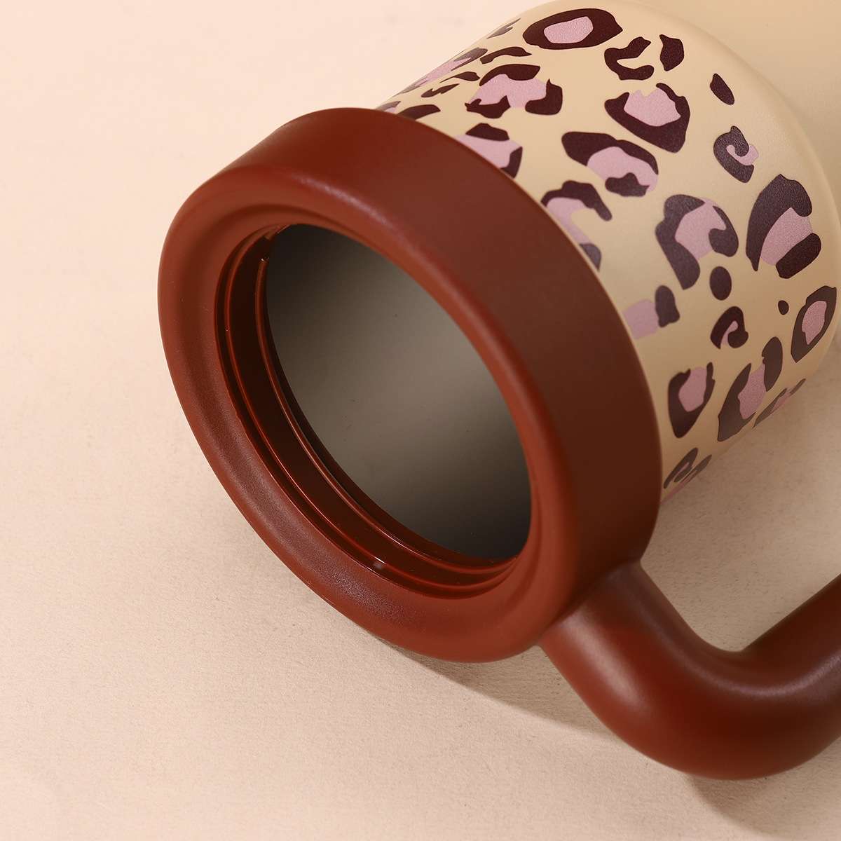 Y290-QSXD2235 New leopard print 316 stainless steel insulated cup, portable, high appearance level straw cup with handle detail image 6