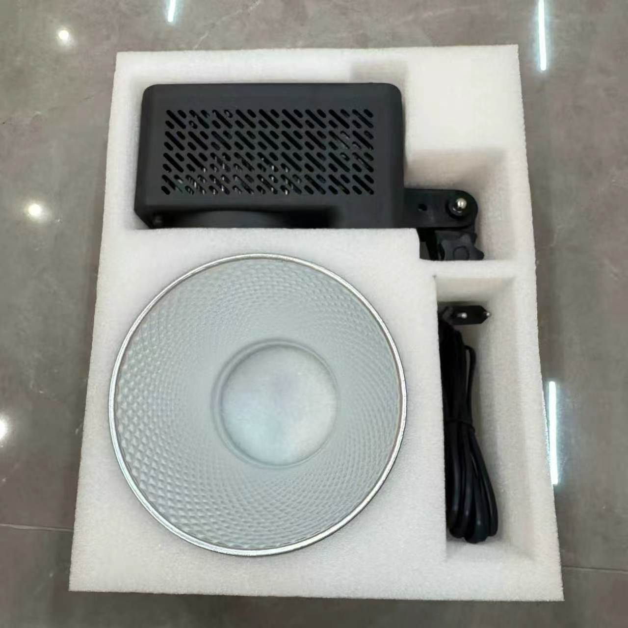 Live streaming fill light, shooting beauty light, 300W dual-color COB pocket and other outdoor portable constant light Application Scenario