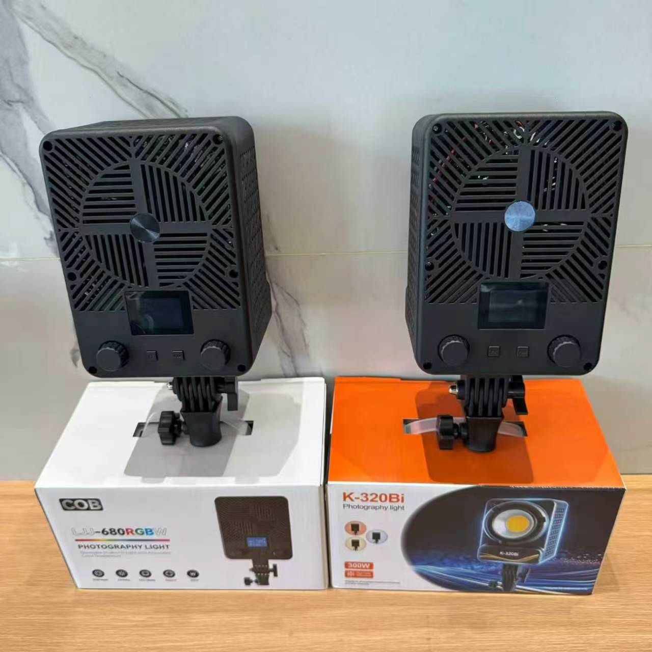 Live streaming fill light, shooting beauty light, 300W dual-color COB pocket and other outdoor portable constant light detail image 3