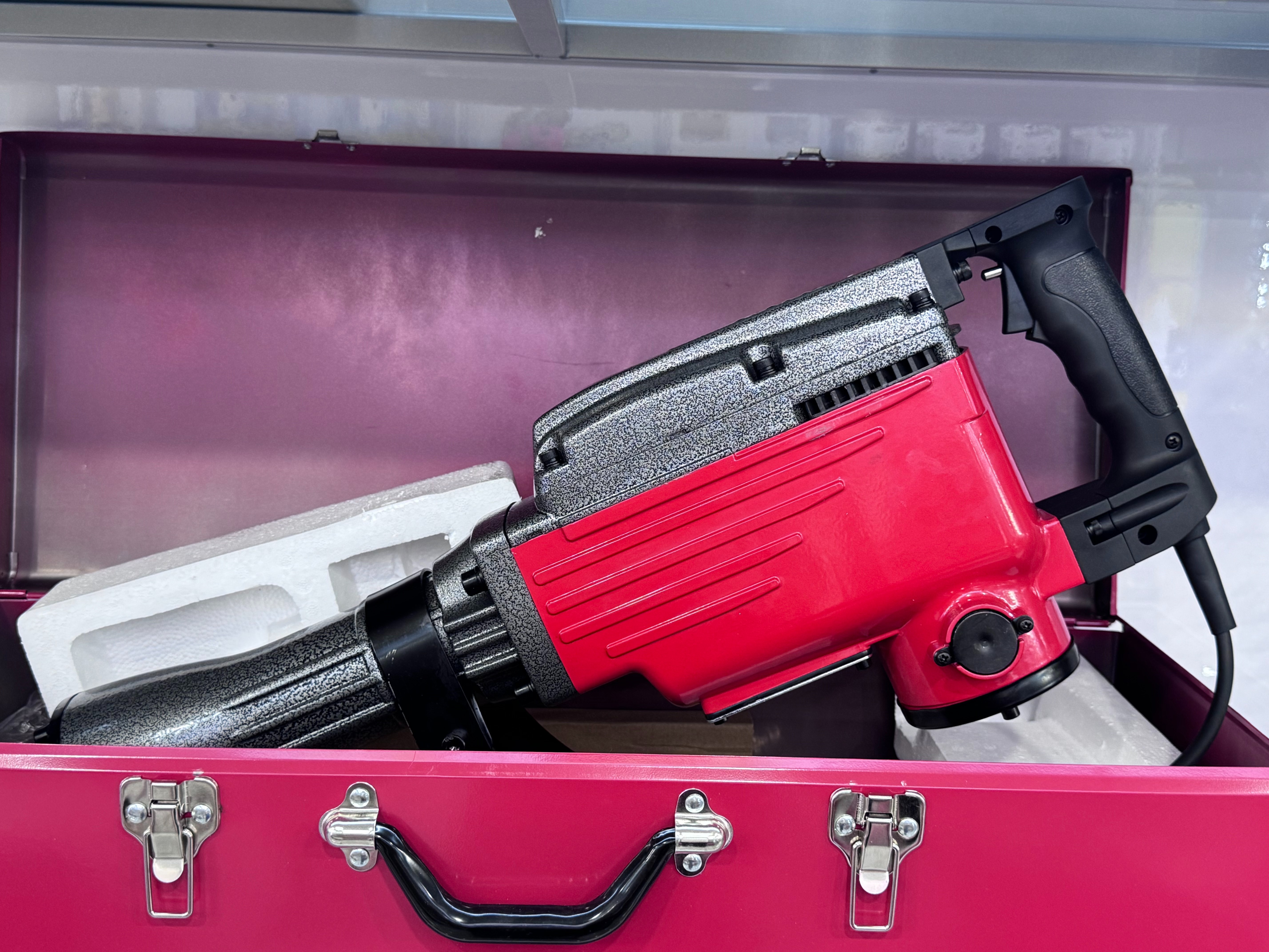 Multi-functional red electric tools, electric pickaxes, electric hammers, hand-held impact drills, essential for household, industrial and construction projects